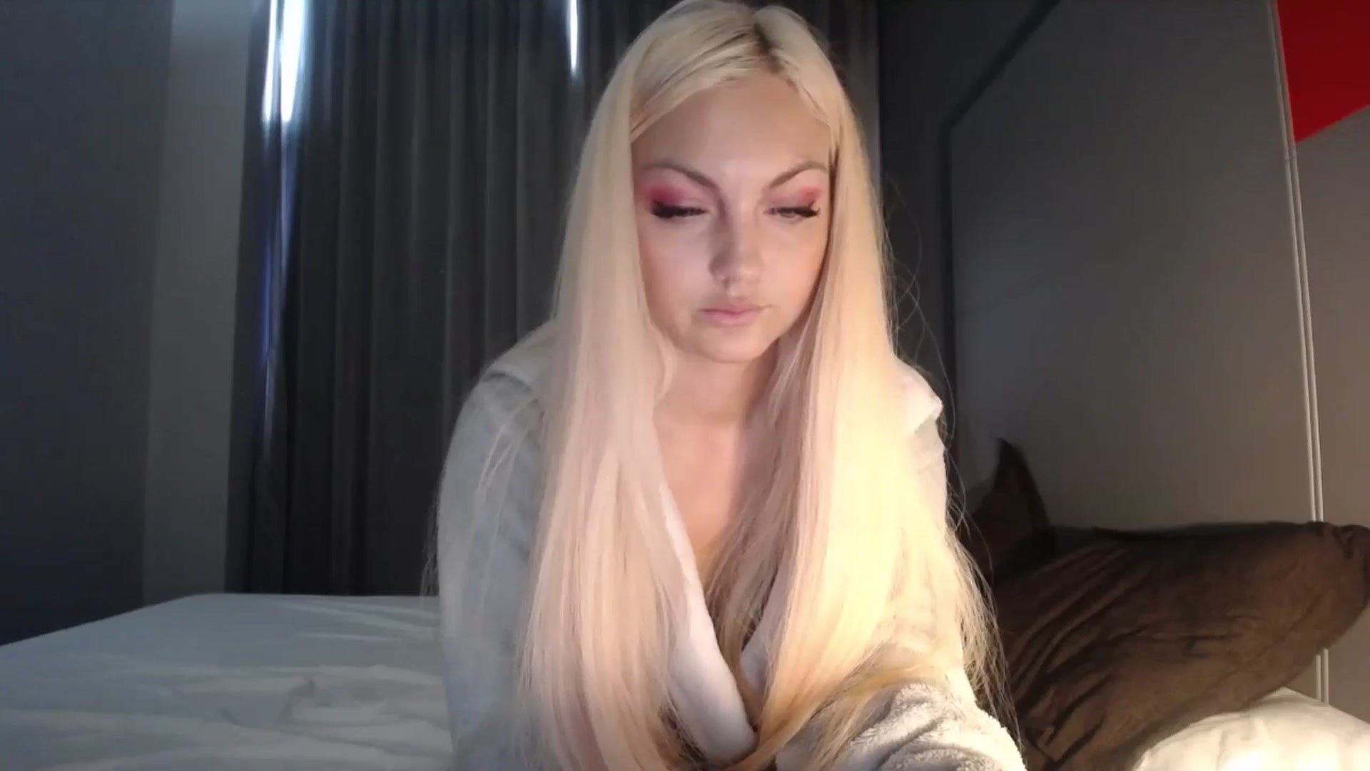 Gallery image thumbnail from AlissaMay's myfreecams stream on, 04/27/2024, 10:26 image 7 of 20