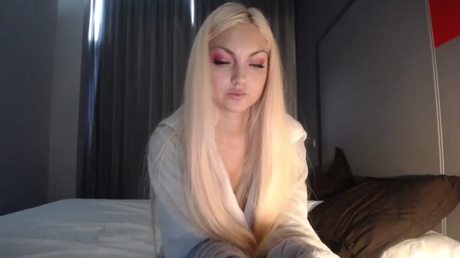 Gallery image thumbnail from AlissaMay's myfreecams stream on, 04/27/2024, 10:26 image 11 of 20
