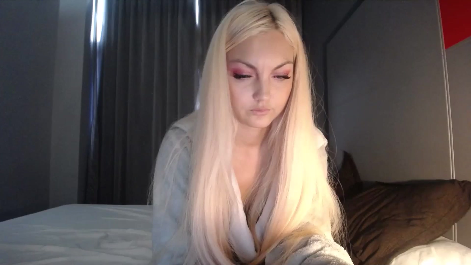 Gallery image thumbnail from AlissaMay's myfreecams stream on, 04/27/2024, 10:26 image 1 of 20