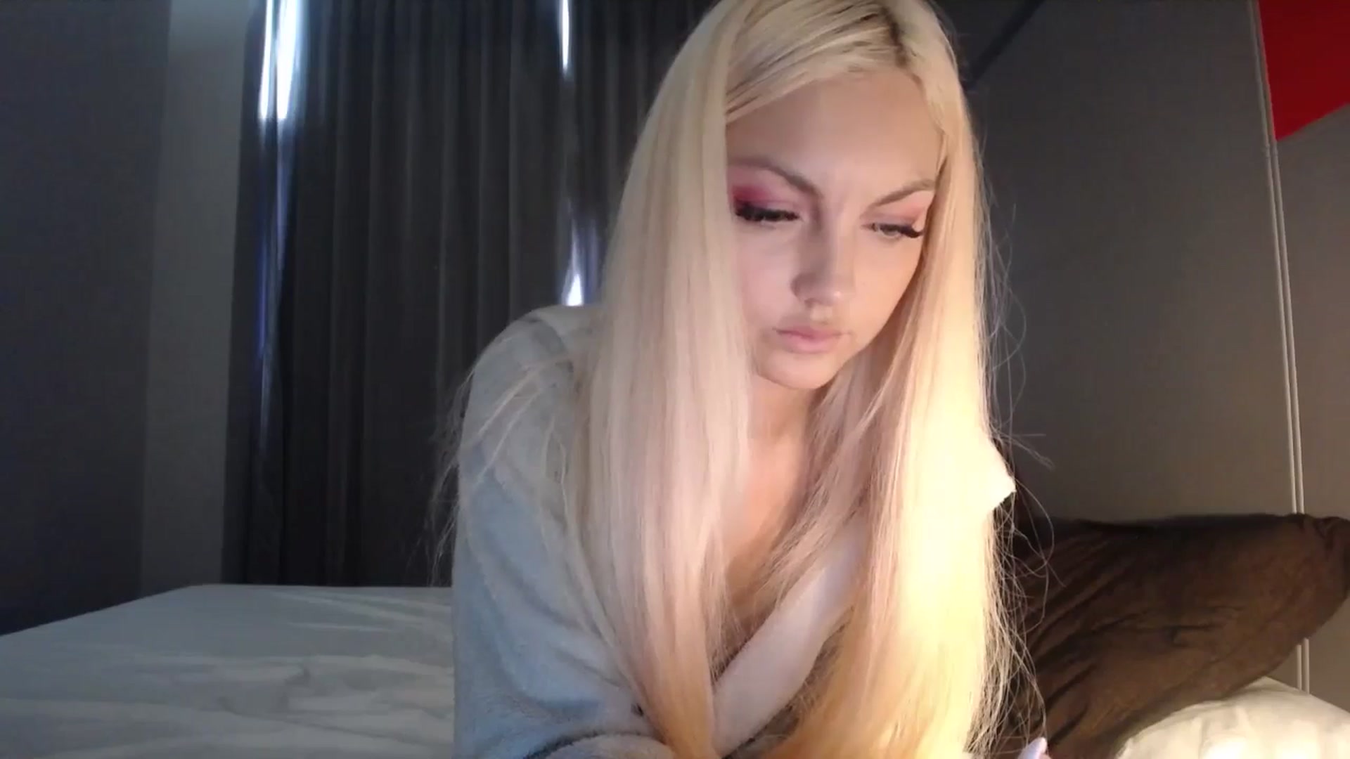 Gallery image thumbnail from AlissaMay's myfreecams stream on, 04/27/2024, 10:26 image 19 of 20