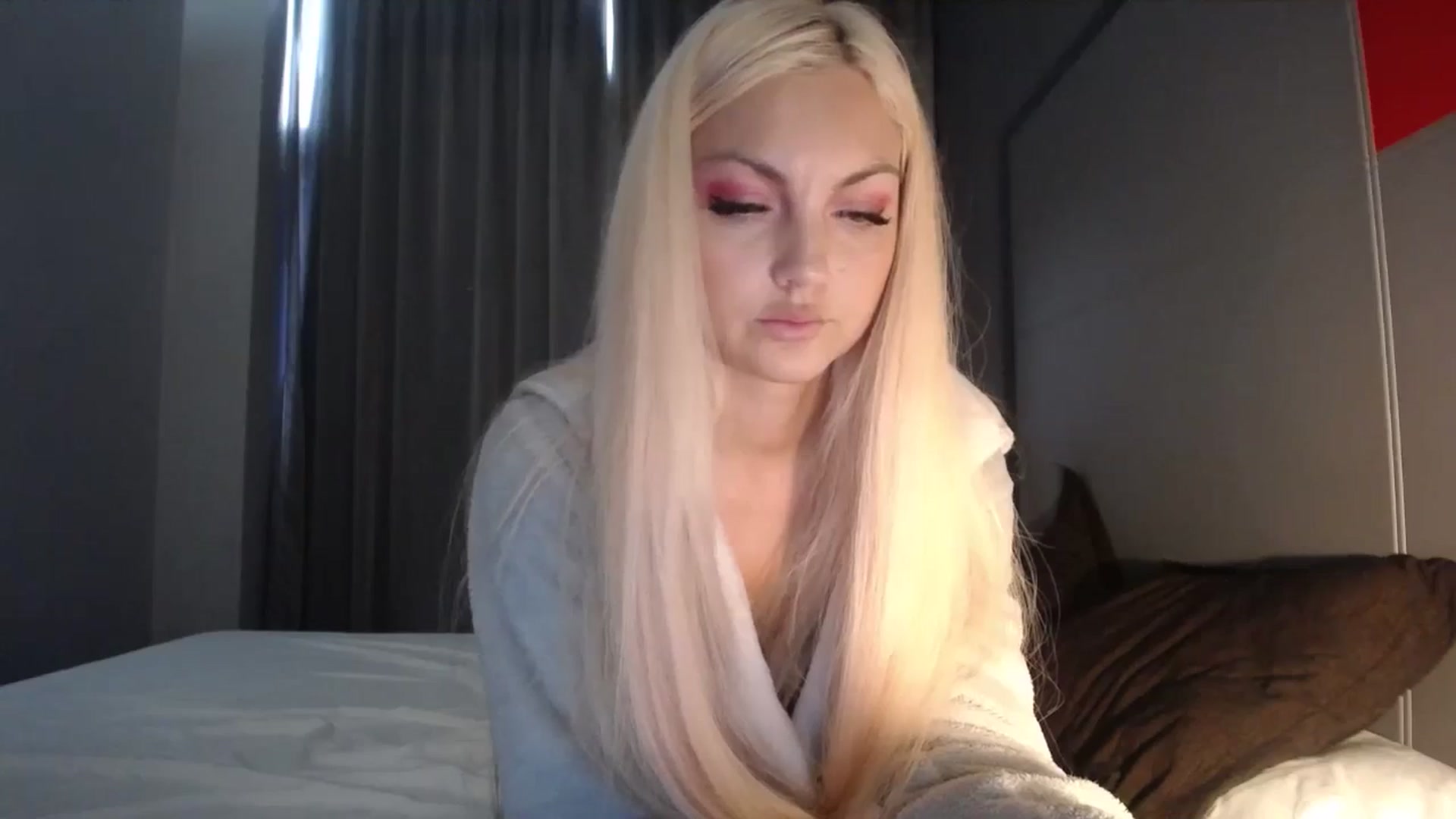 Gallery image thumbnail from AlissaMay's myfreecams stream on, 04/27/2024, 10:26 image 14 of 20