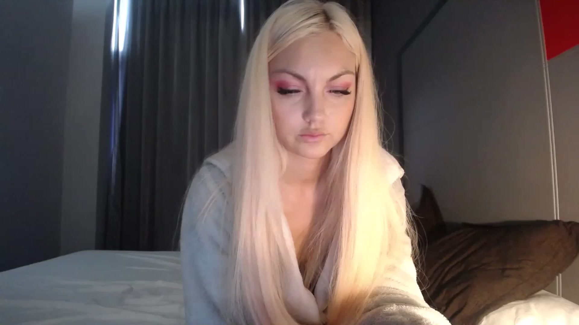 Gallery image thumbnail from AlissaMay's myfreecams stream on, 04/27/2024, 10:26 image 16 of 20