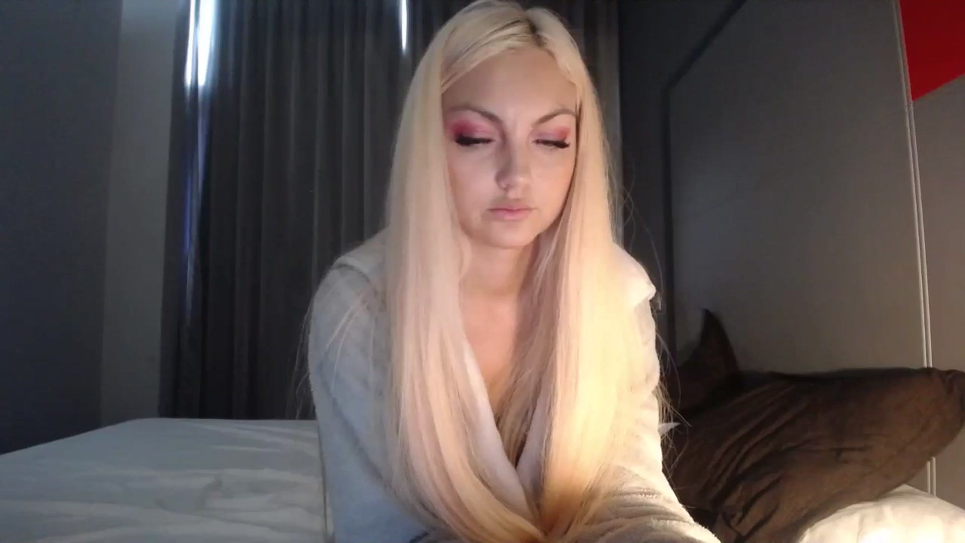 Gallery image thumbnail from AlissaMay's myfreecams stream on, 04/27/2024, 10:26 image 12 of 20