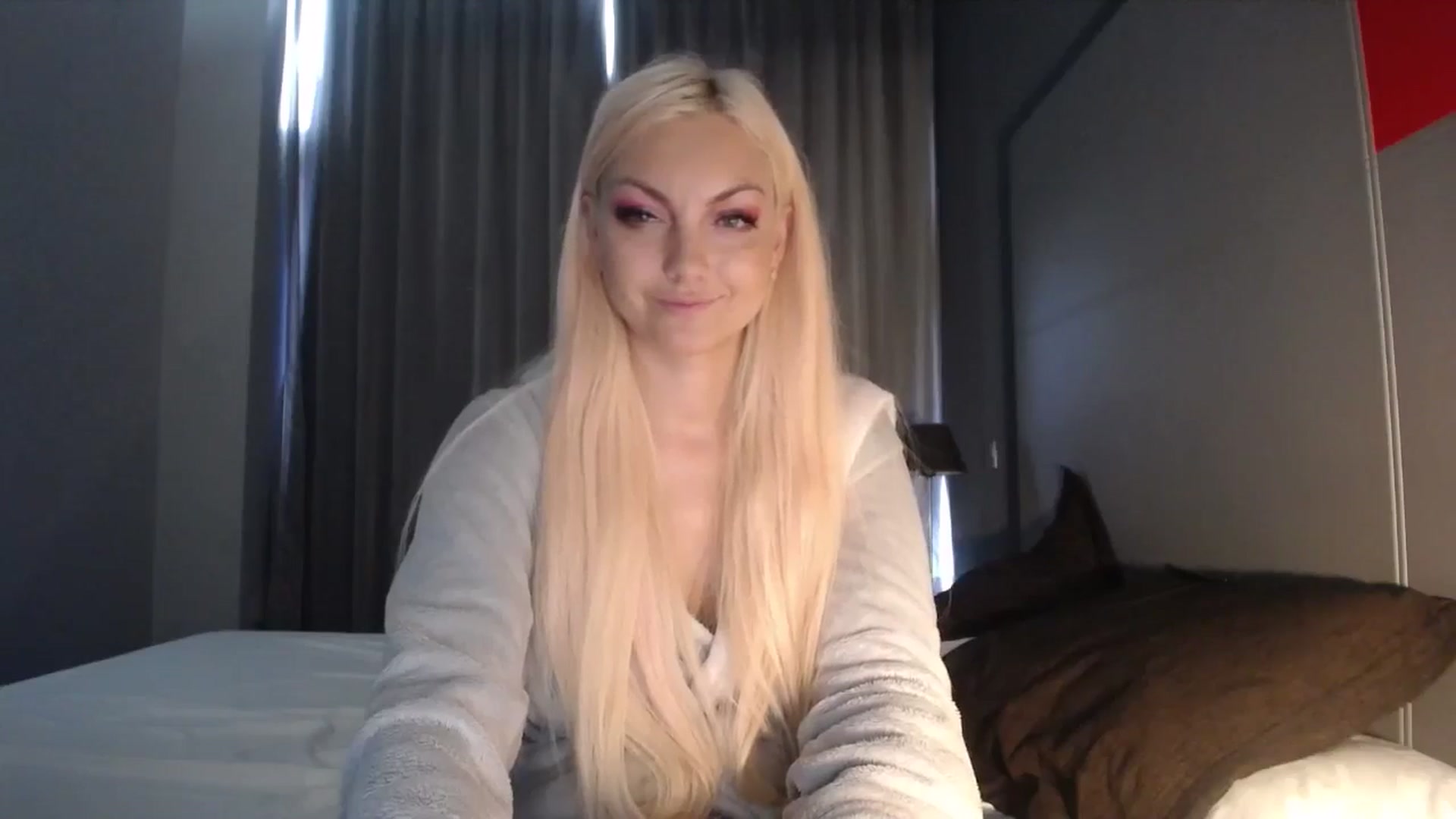 Gallery image thumbnail from AlissaMay's myfreecams stream on, 04/27/2024, 12:31 image 20 of 20