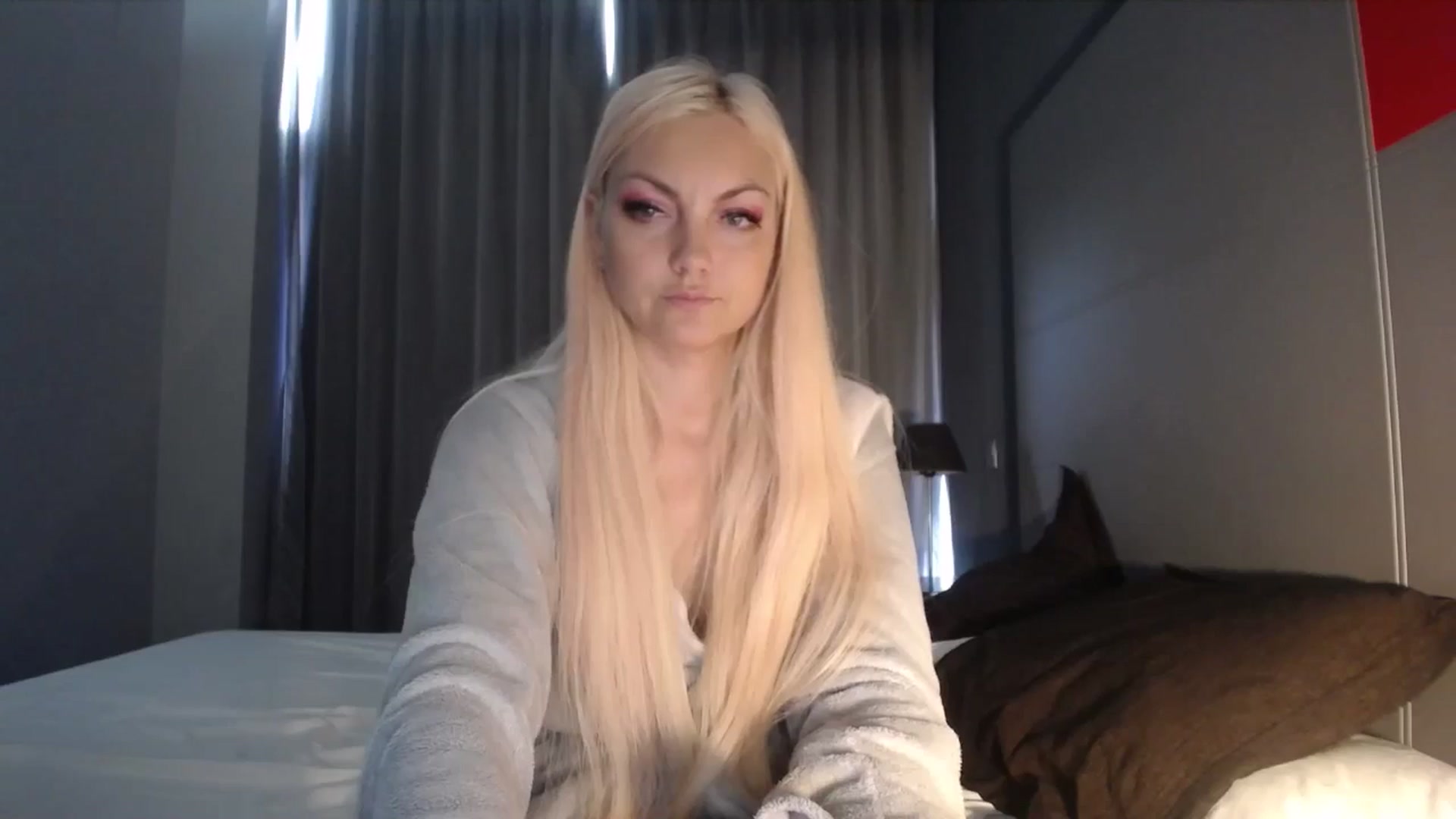 Gallery image thumbnail from AlissaMay's myfreecams stream on, 04/27/2024, 12:31 image 6 of 20