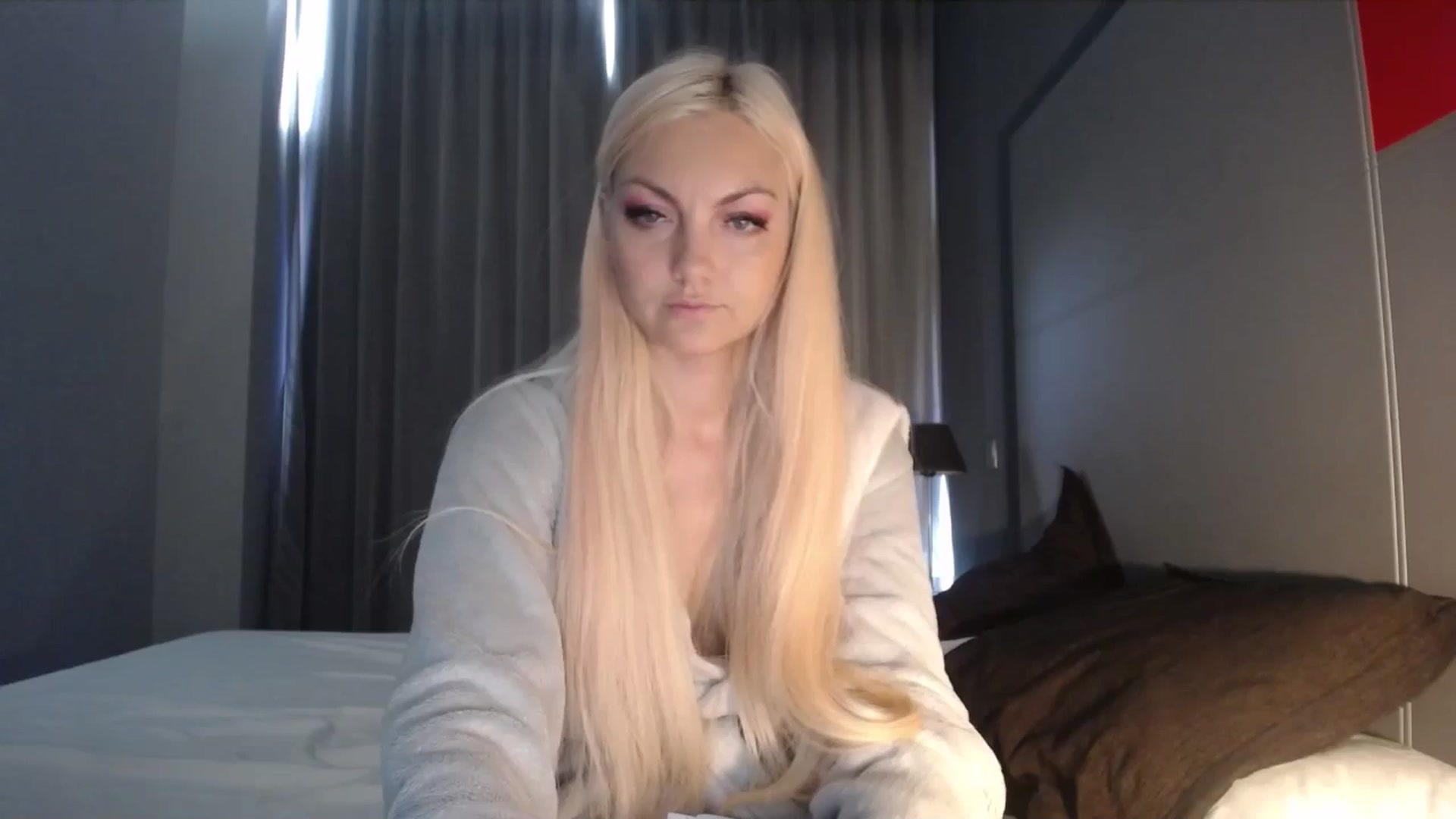 Gallery image thumbnail from AlissaMay's myfreecams stream on, 04/27/2024, 12:31 image 5 of 20
