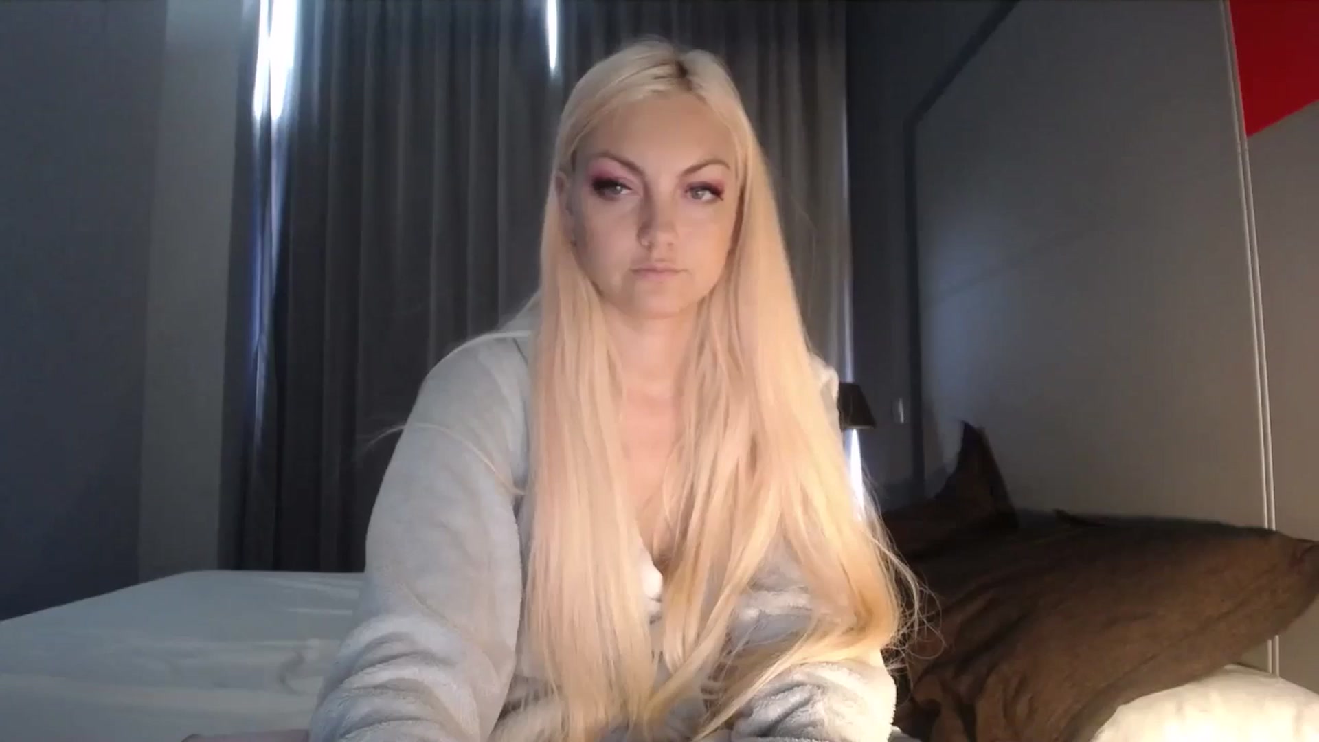 Gallery image thumbnail from AlissaMay's myfreecams stream on, 04/27/2024, 12:31 image 2 of 20