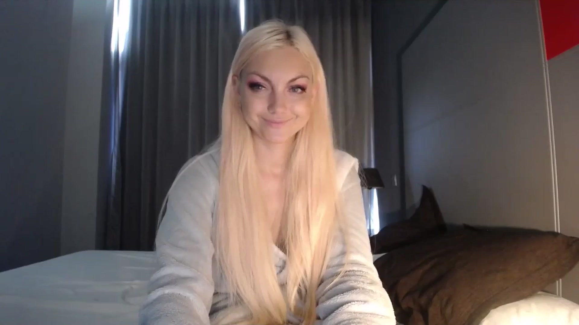 Gallery image thumbnail from AlissaMay's myfreecams stream on, 04/27/2024, 12:31 image 15 of 20