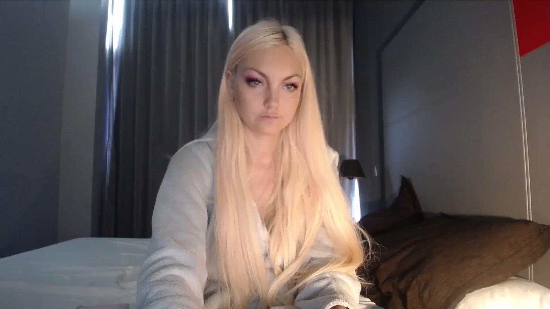 Gallery image thumbnail from AlissaMay's myfreecams stream on, 04/27/2024, 12:31 image 1 of 20