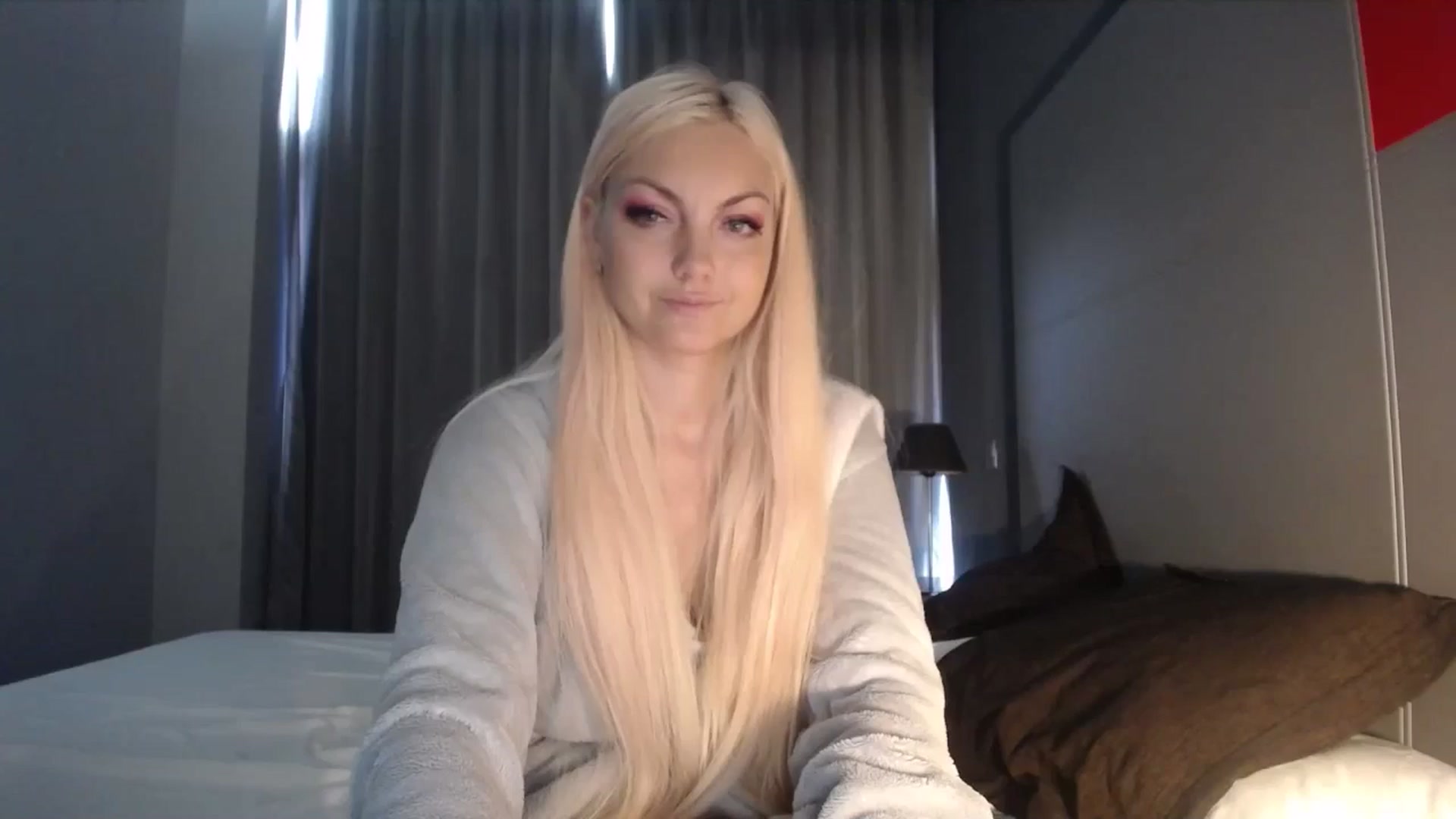 Gallery image thumbnail from AlissaMay's myfreecams stream on, 04/27/2024, 12:31 image 8 of 20