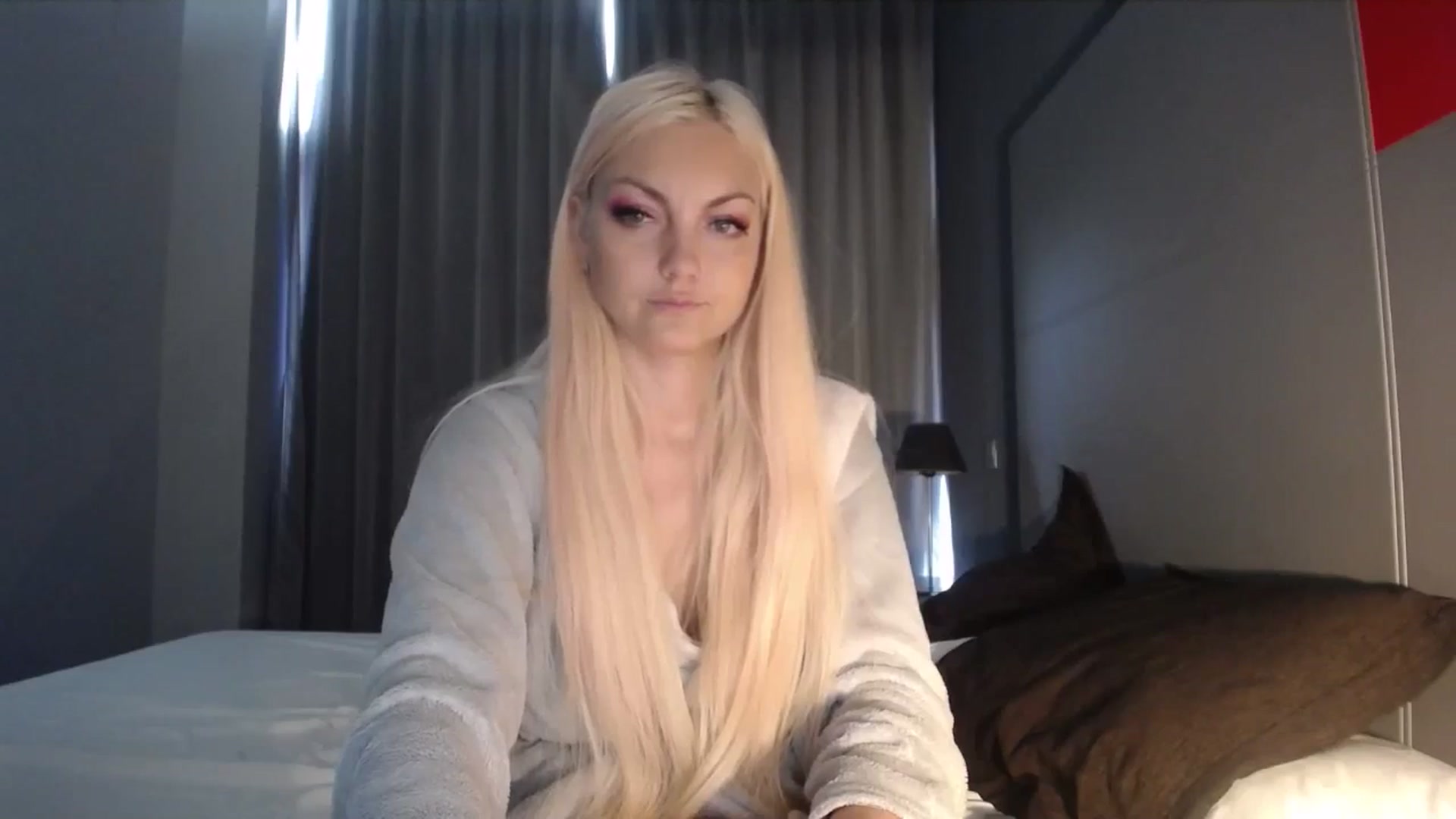 Gallery image thumbnail from AlissaMay's myfreecams stream on, 04/27/2024, 12:31 image 7 of 20
