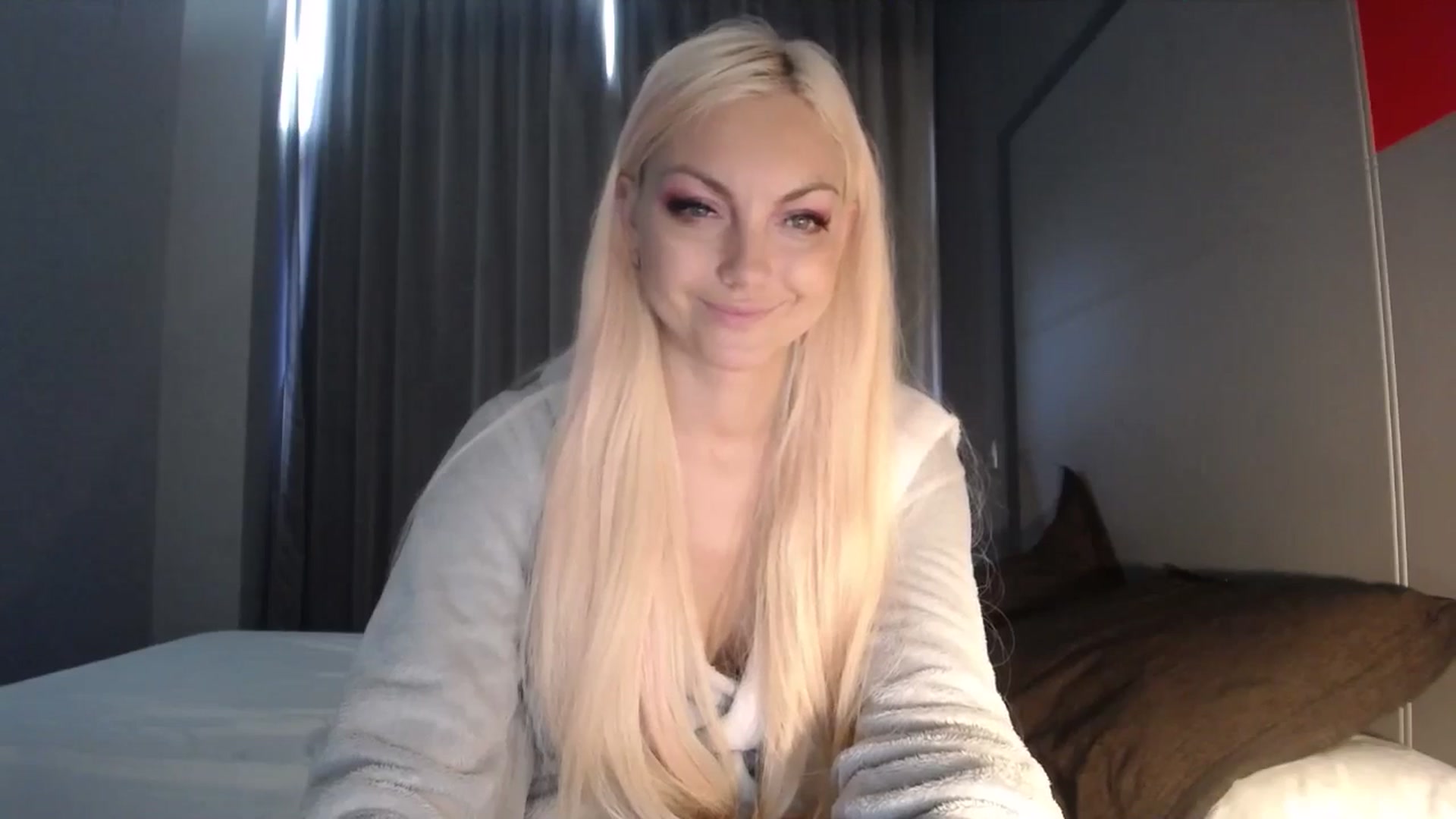 Gallery image thumbnail from AlissaMay's myfreecams stream on, 04/27/2024, 12:31 image 18 of 20