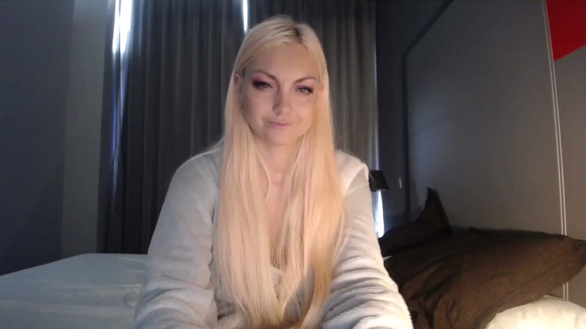 Gallery image thumbnail from AlissaMay's myfreecams stream on, 04/27/2024, 12:31 image 11 of 20