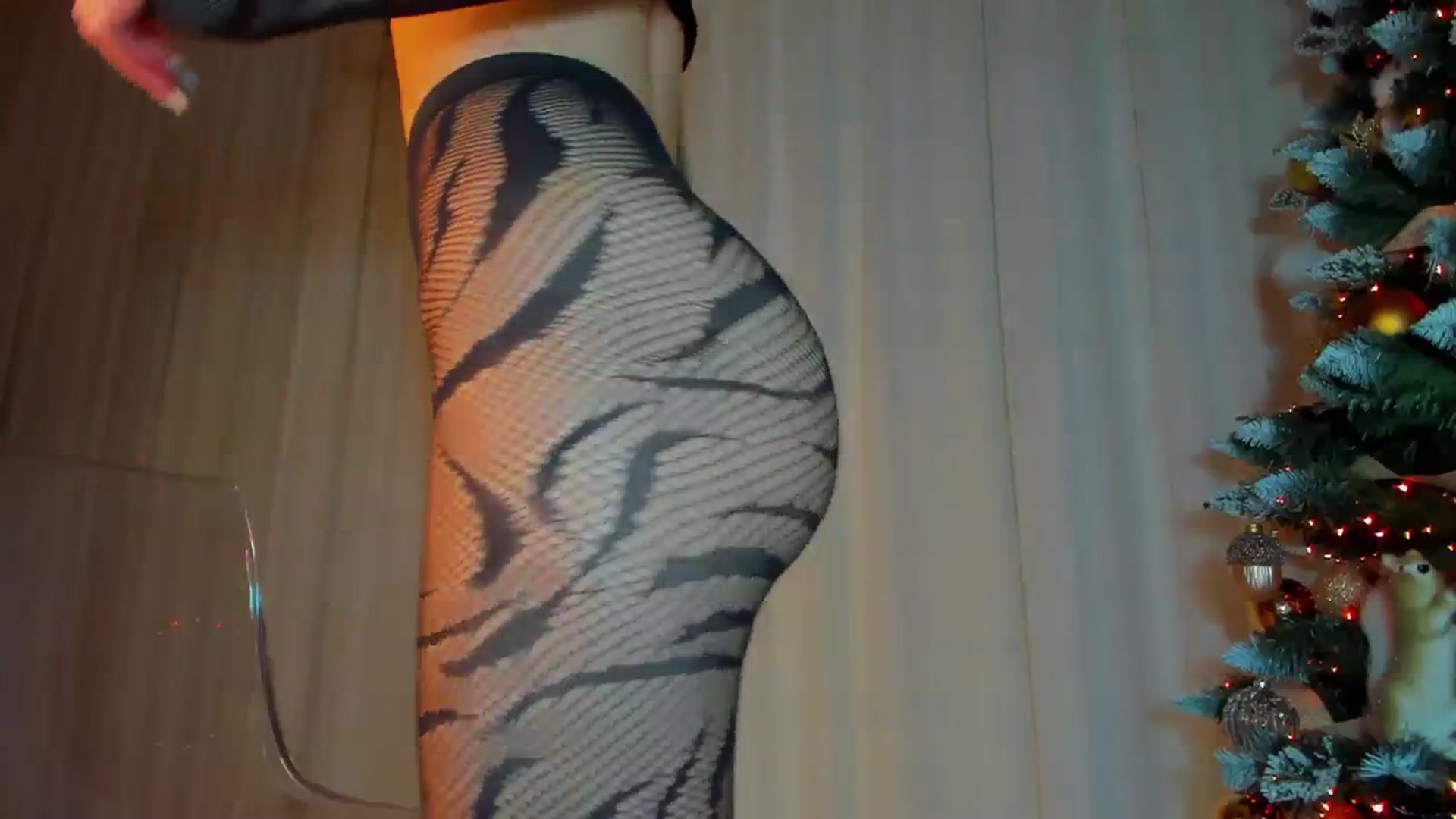 Gallery image thumbnail from Alissa_May's myfreecams stream on, 12/12/2023, 16:56 image 14 of 20
