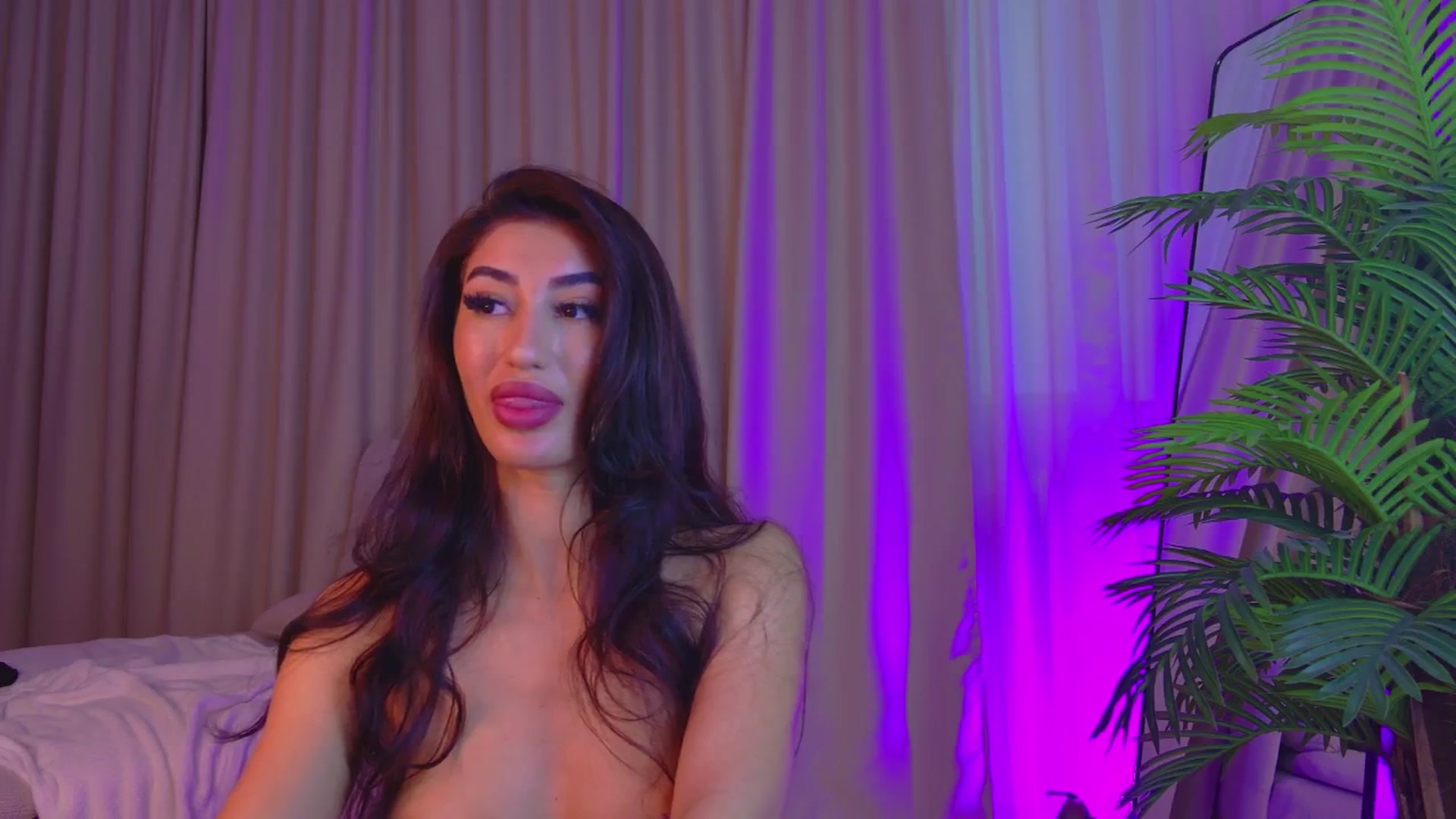 Gallery image thumbnail from Alissa_May's myfreecams stream on, 12/09/2024, 15:23 image 14 of 20