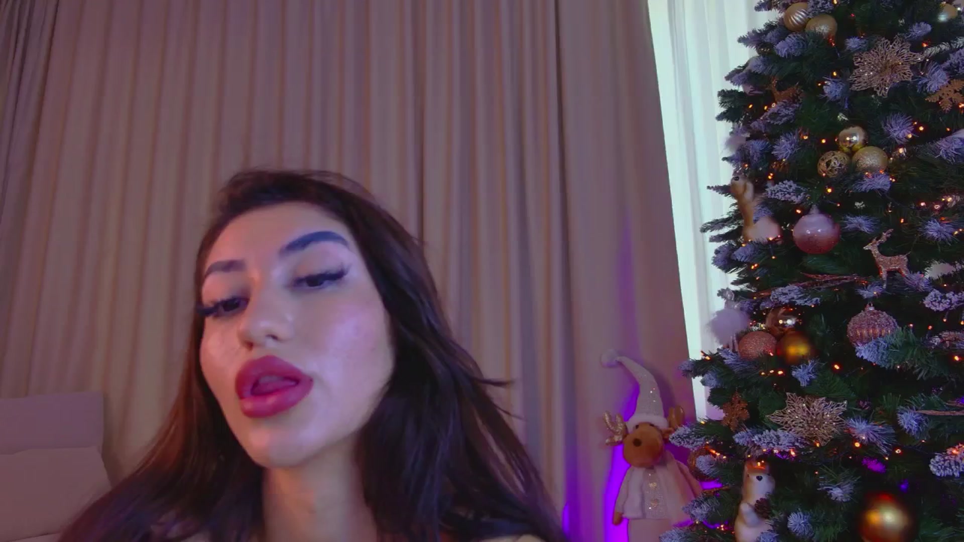 Gallery image thumbnail from Alissa_May's myfreecams stream on, 12/20/2024, 12:43 image 1 of 20