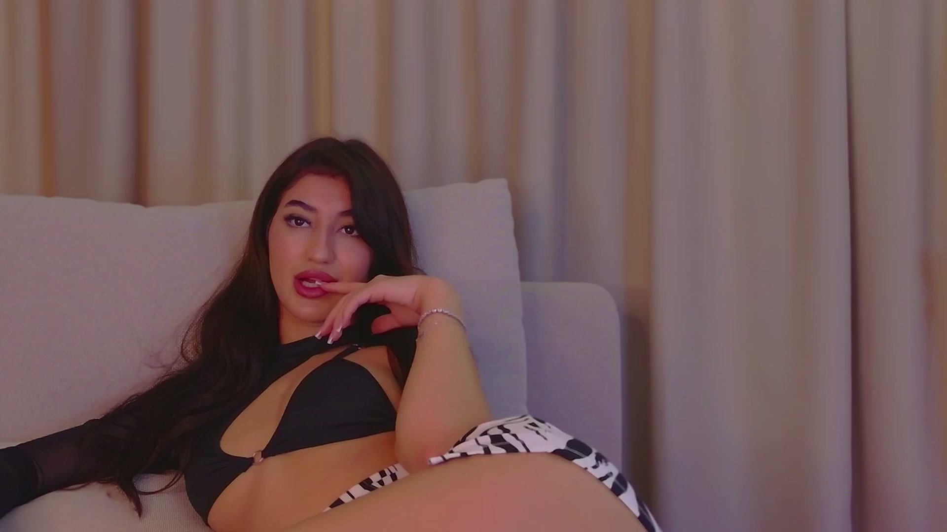 Gallery image thumbnail from Alissa_May's myfreecams stream on, 01/13/2025, 10:08 image 15 of 20