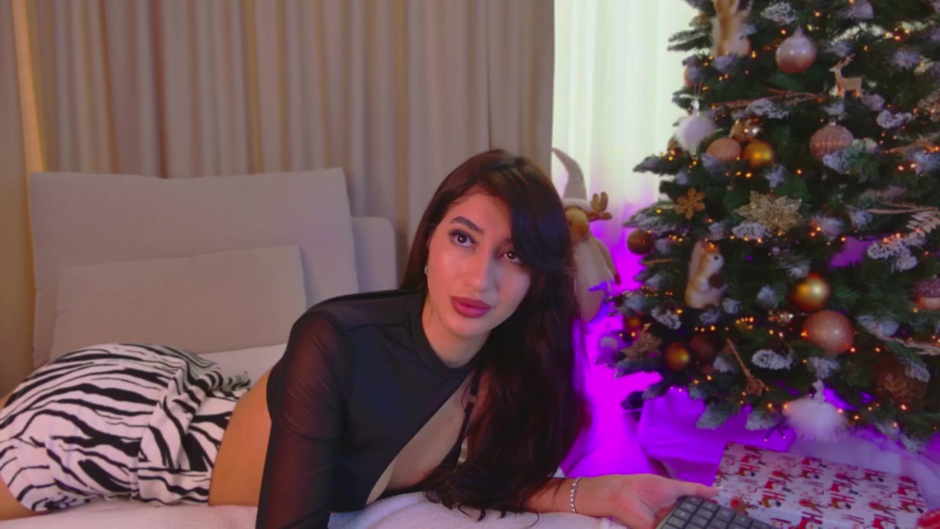 Gallery image thumbnail from Alissa_May's myfreecams stream on, 01/13/2025, 10:08 image 10 of 20