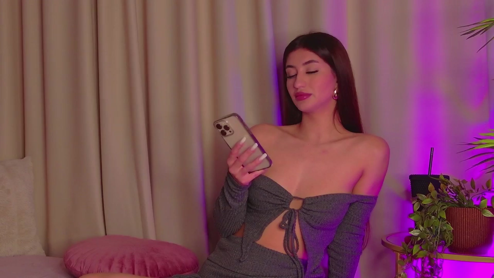 Gallery image thumbnail from Alissa_May's myfreecams stream on, 05/27/2025, 19:35 image 7 of 20