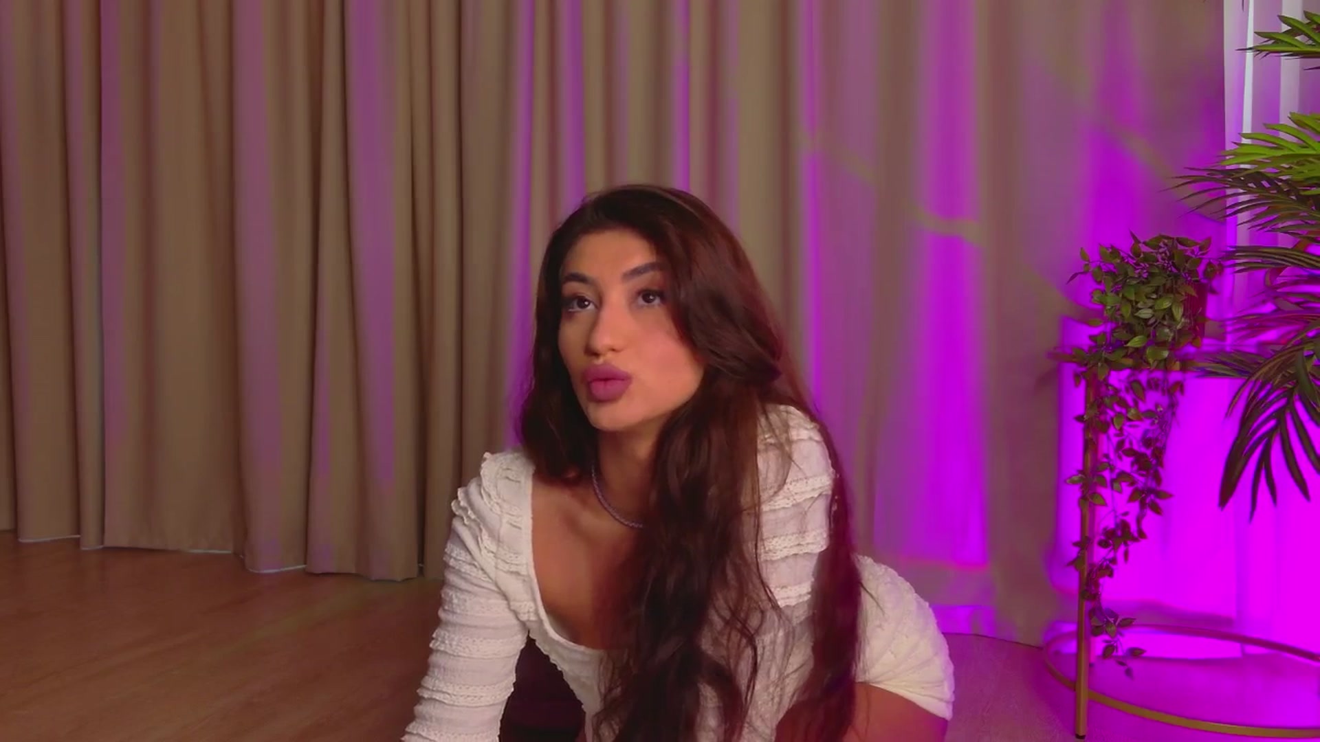 Gallery image thumbnail from Alissa_May's myfreecams stream on, 06/06/2025, 15:23 image 11 of 20
