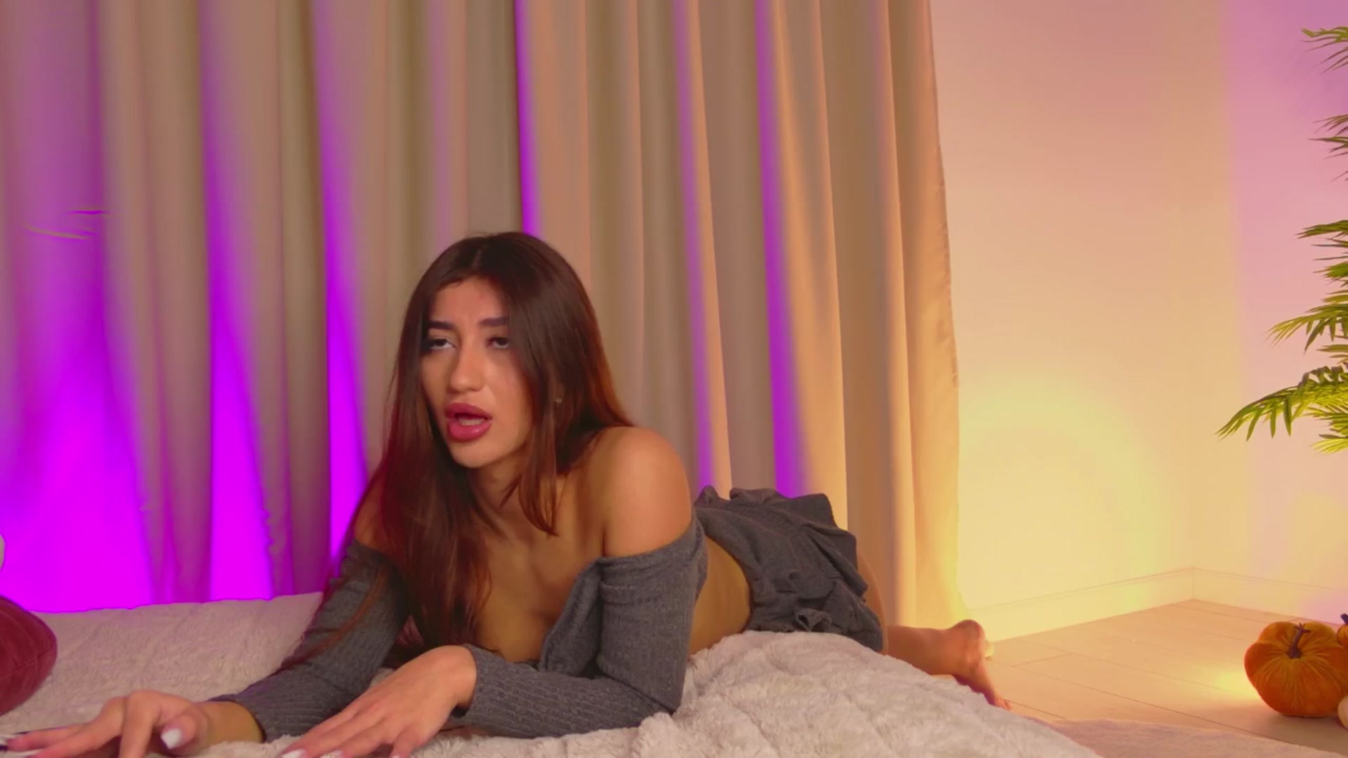 Gallery image thumbnail from Alissa_May's myfreecams stream on, 01/05/2026, 15:41 image 11 of 20