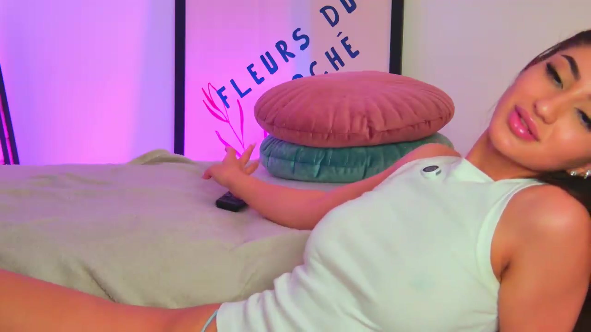 Gallery image thumbnail from Alissa_May's myfreecams stream on, 07/08/2026, 13:39 image 6 of 20