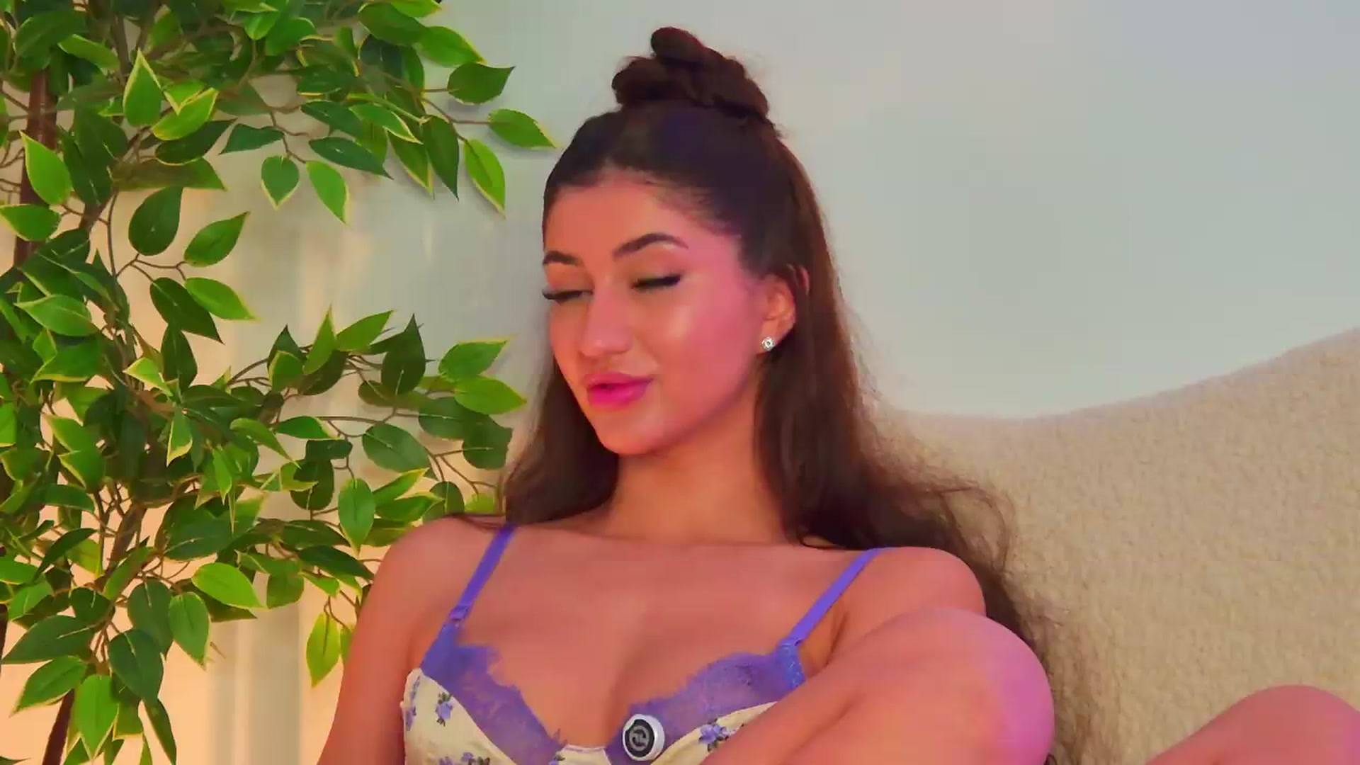 Gallery image thumbnail from Alissa_May's myfreecams stream on, 07/31/2026, 11:05 image 18 of 20