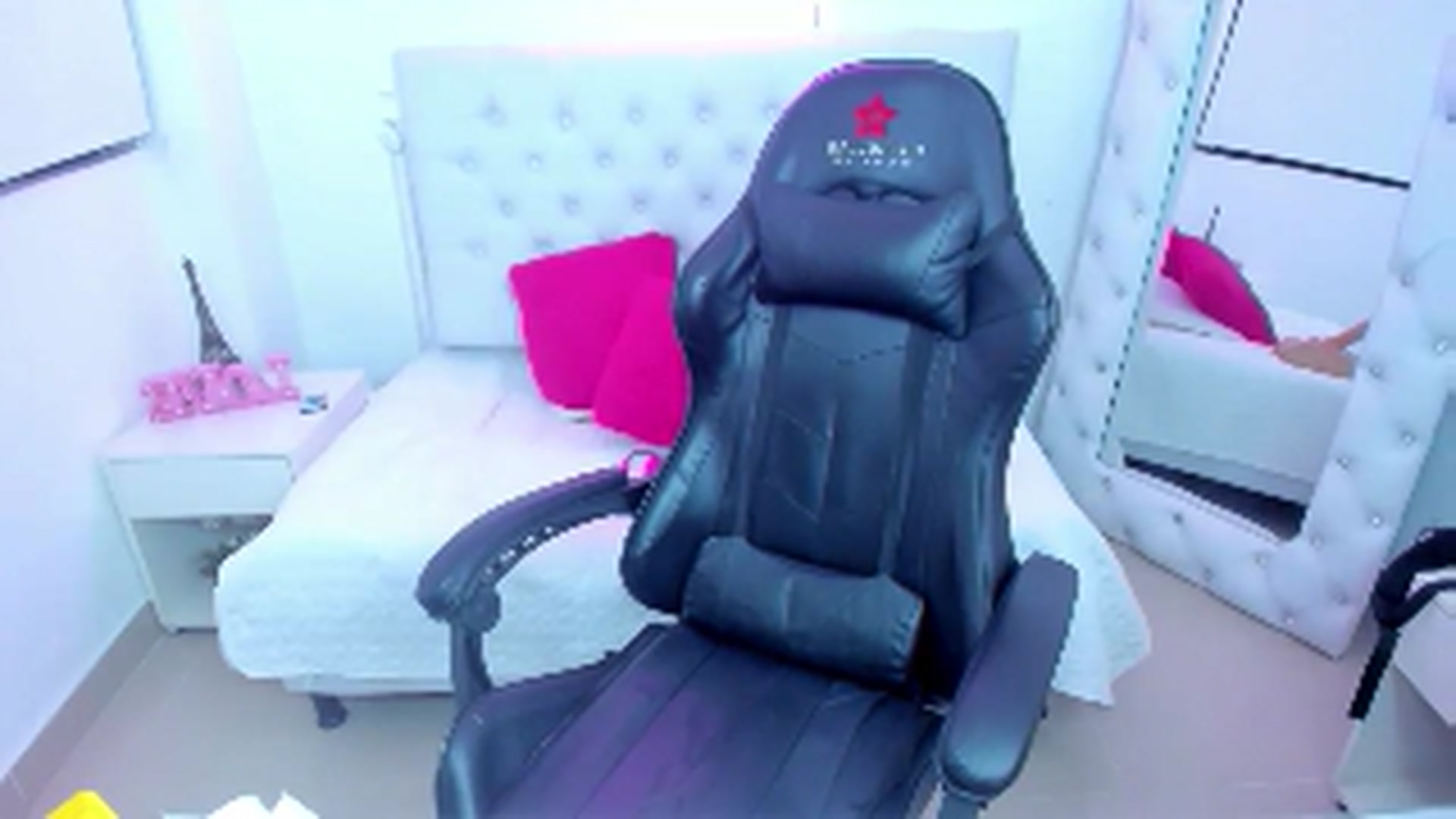 Gallery image thumbnail from Alisson_Pardo's myfreecams stream on, 11/01/2024, 15:46 image 8 of 20