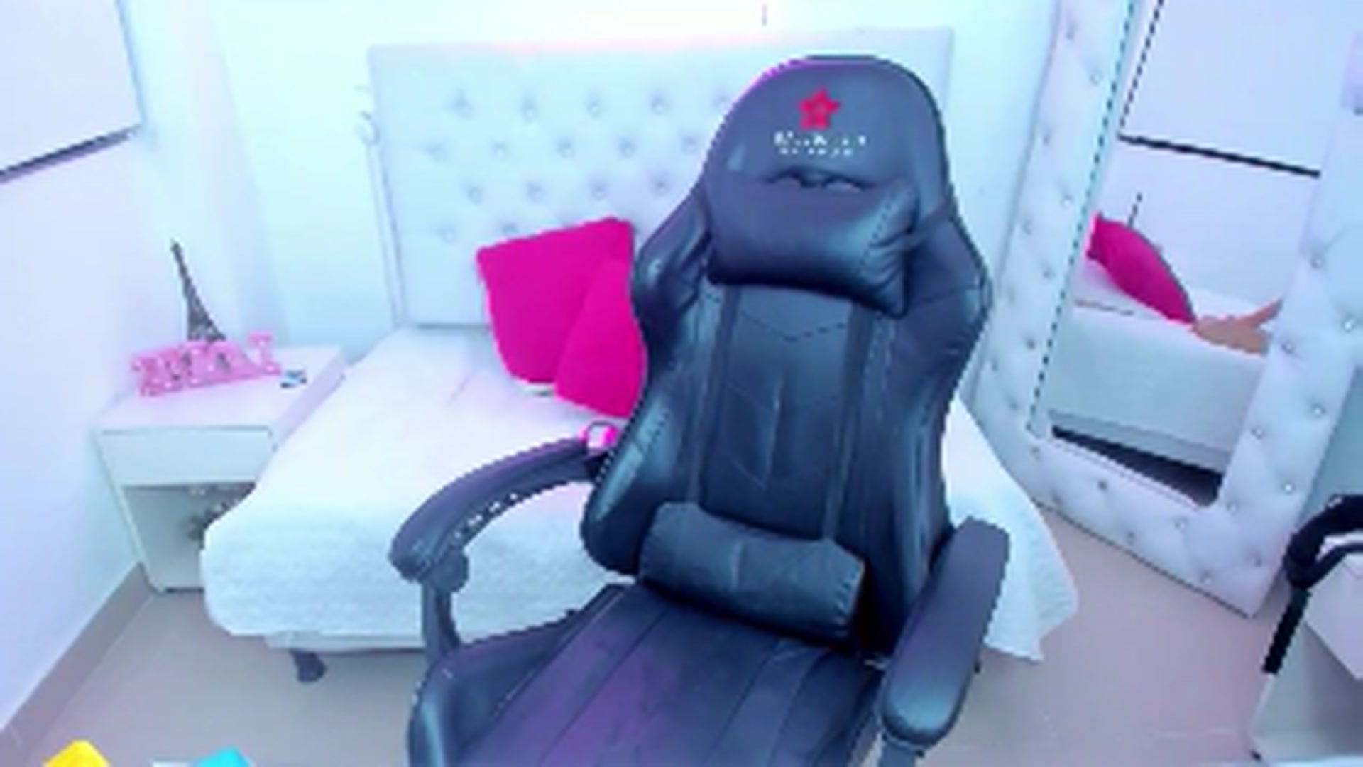 Gallery image thumbnail from Alisson_Pardo's myfreecams stream on, 11/01/2024, 15:46 image 9 of 20