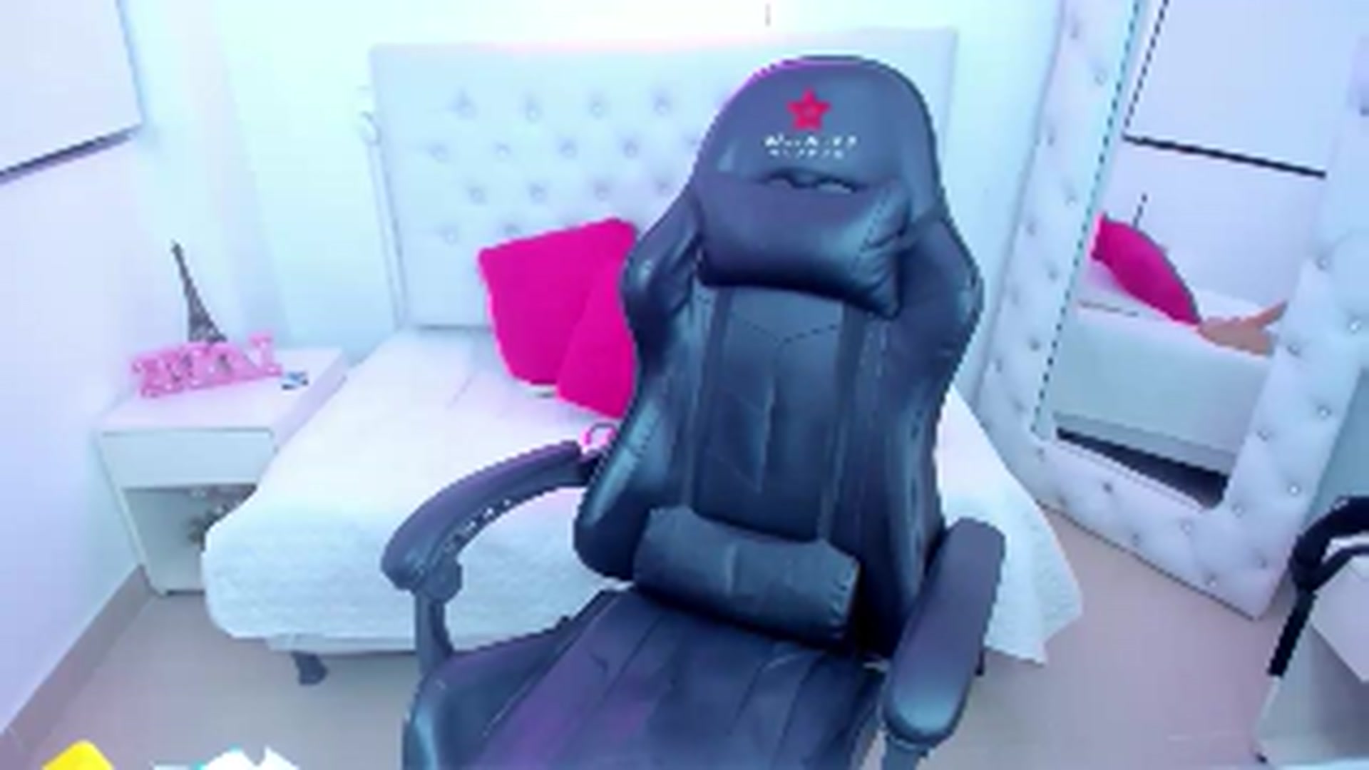 Gallery image thumbnail from Alisson_Pardo's myfreecams stream on, 11/01/2024, 15:46 image 4 of 20