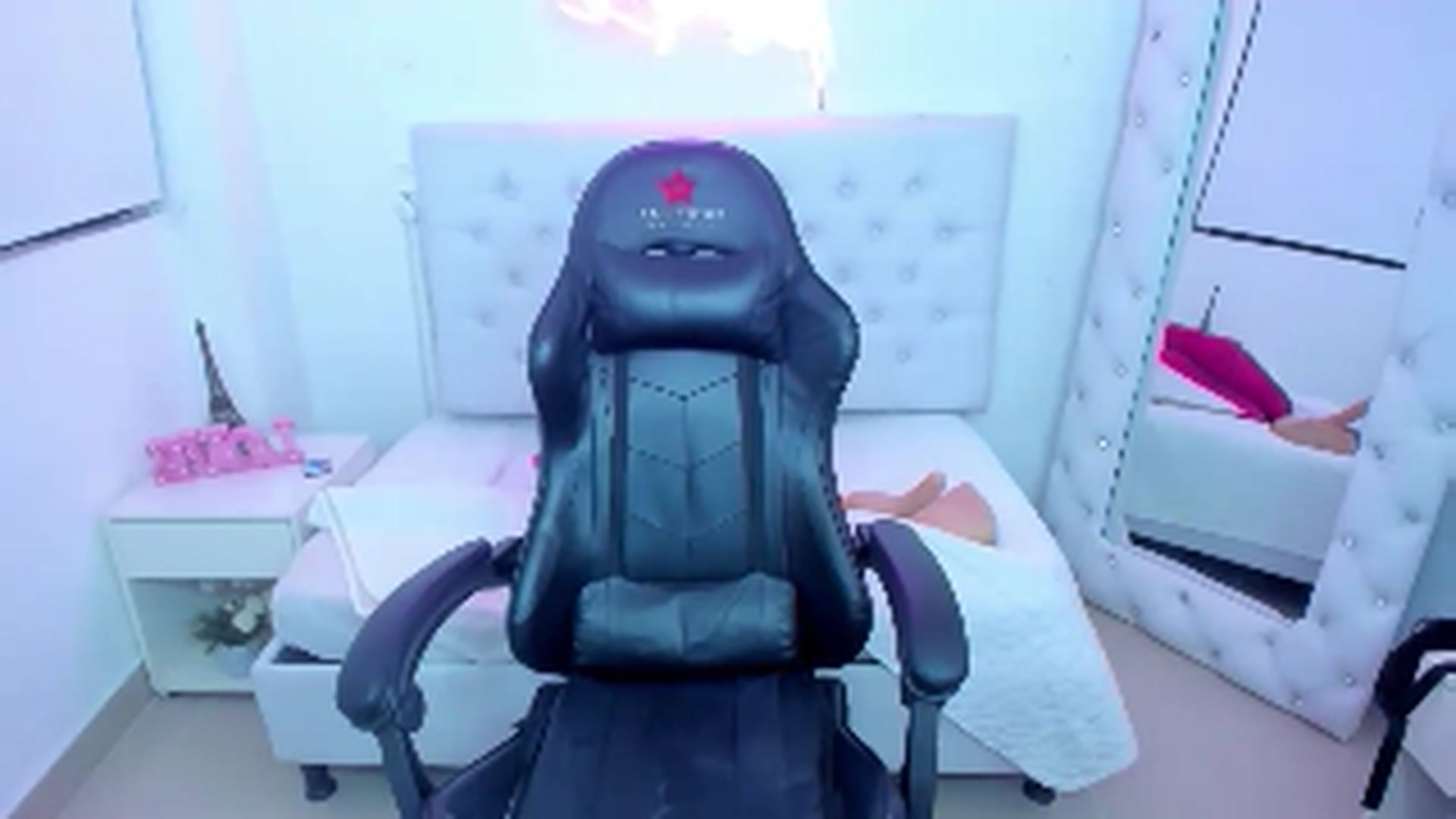 Gallery image thumbnail from Alisson_Pardo's myfreecams stream on, 11/01/2024, 17:28 image 15 of 20