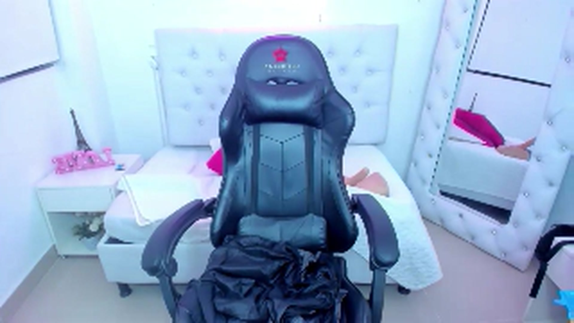 Gallery image thumbnail from Alisson_Pardo's myfreecams stream on, 11/01/2024, 18:18 image 18 of 20
