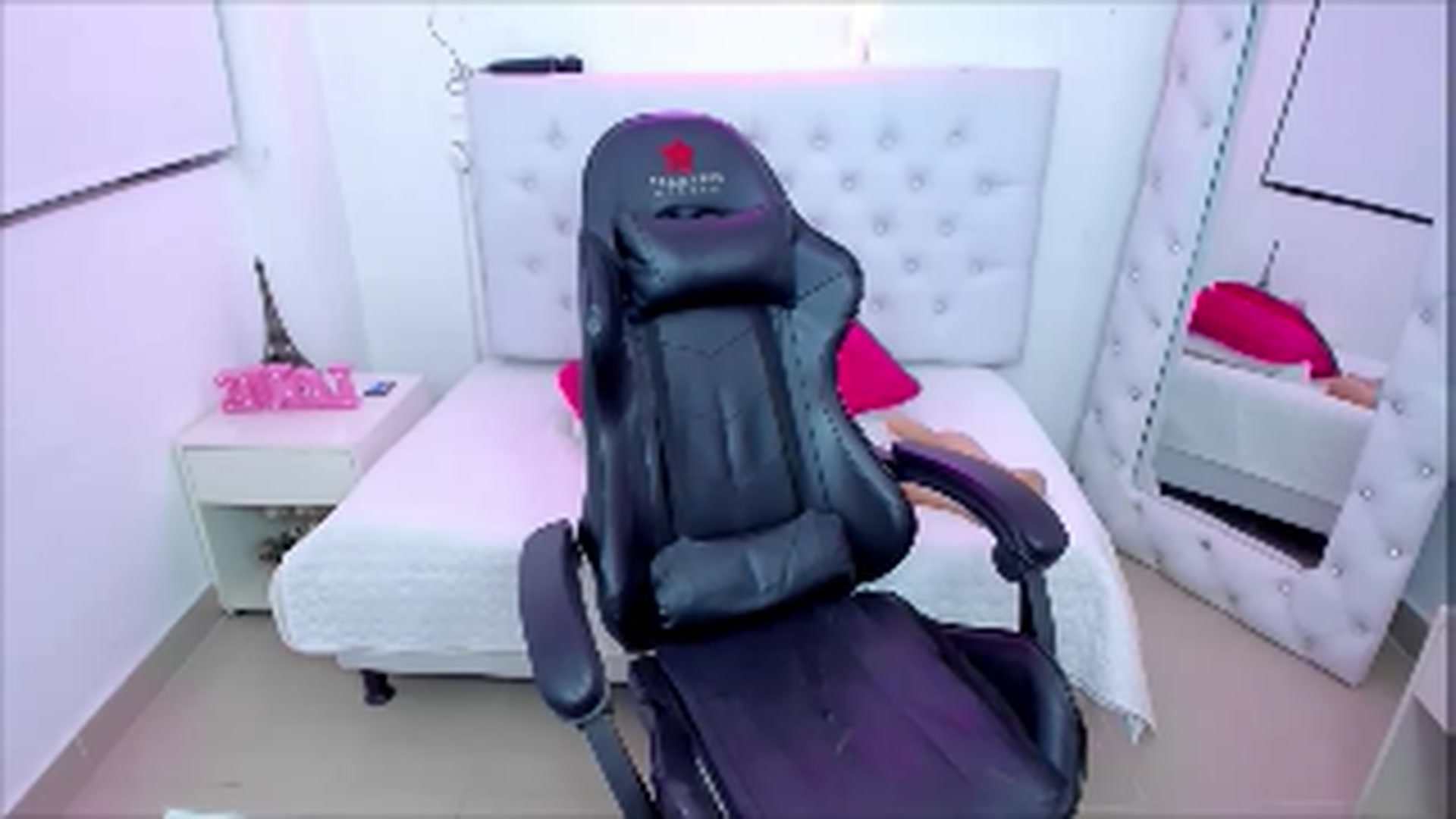 Gallery image thumbnail from Alisson_Pardo's myfreecams stream on, 11/02/2024, 15:04 image 10 of 20