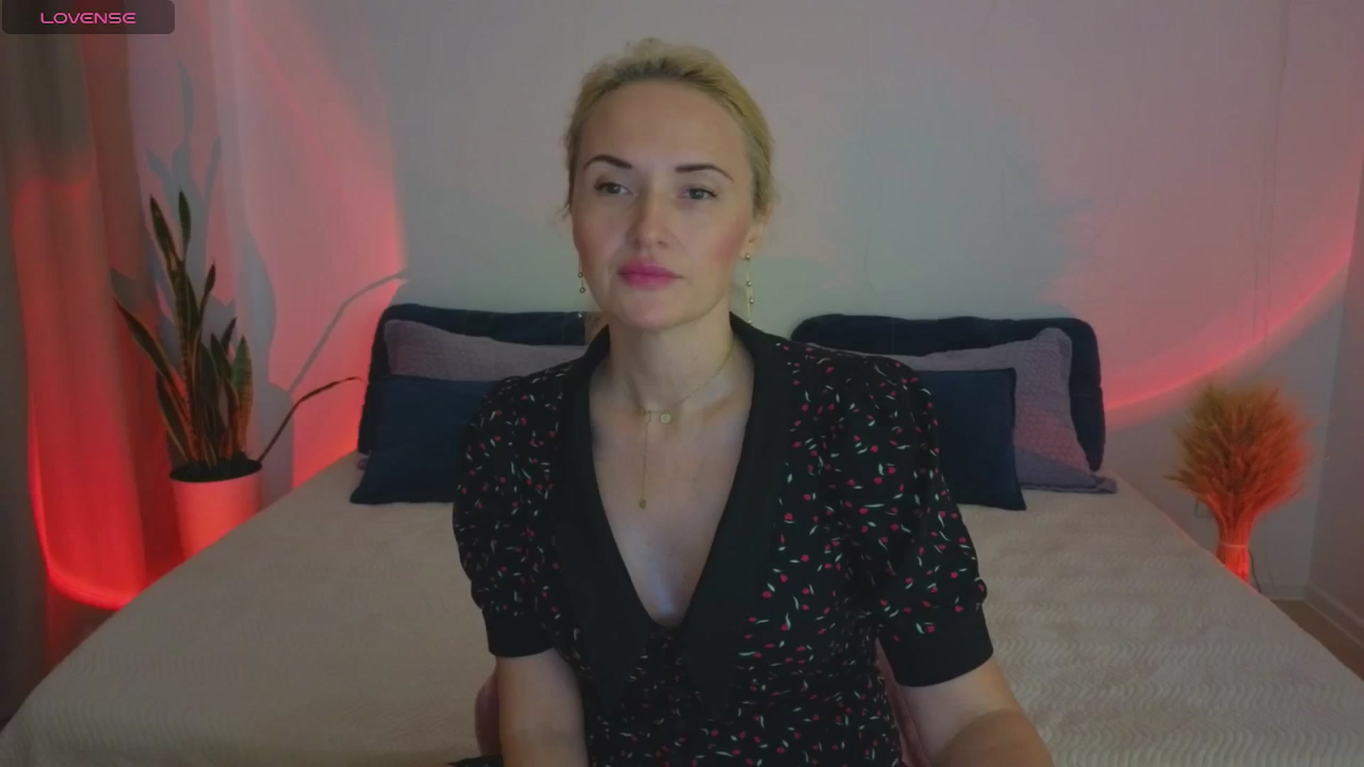 Gallery image thumbnail from AlisssaRose's myfreecams stream on, 07/06/2025, 22:26 image 13 of 20