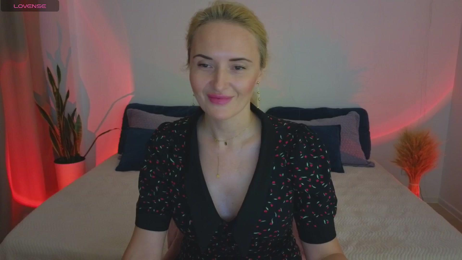 Gallery image thumbnail from AlisssaRose's myfreecams stream on, 07/06/2025, 22:26 image 6 of 20