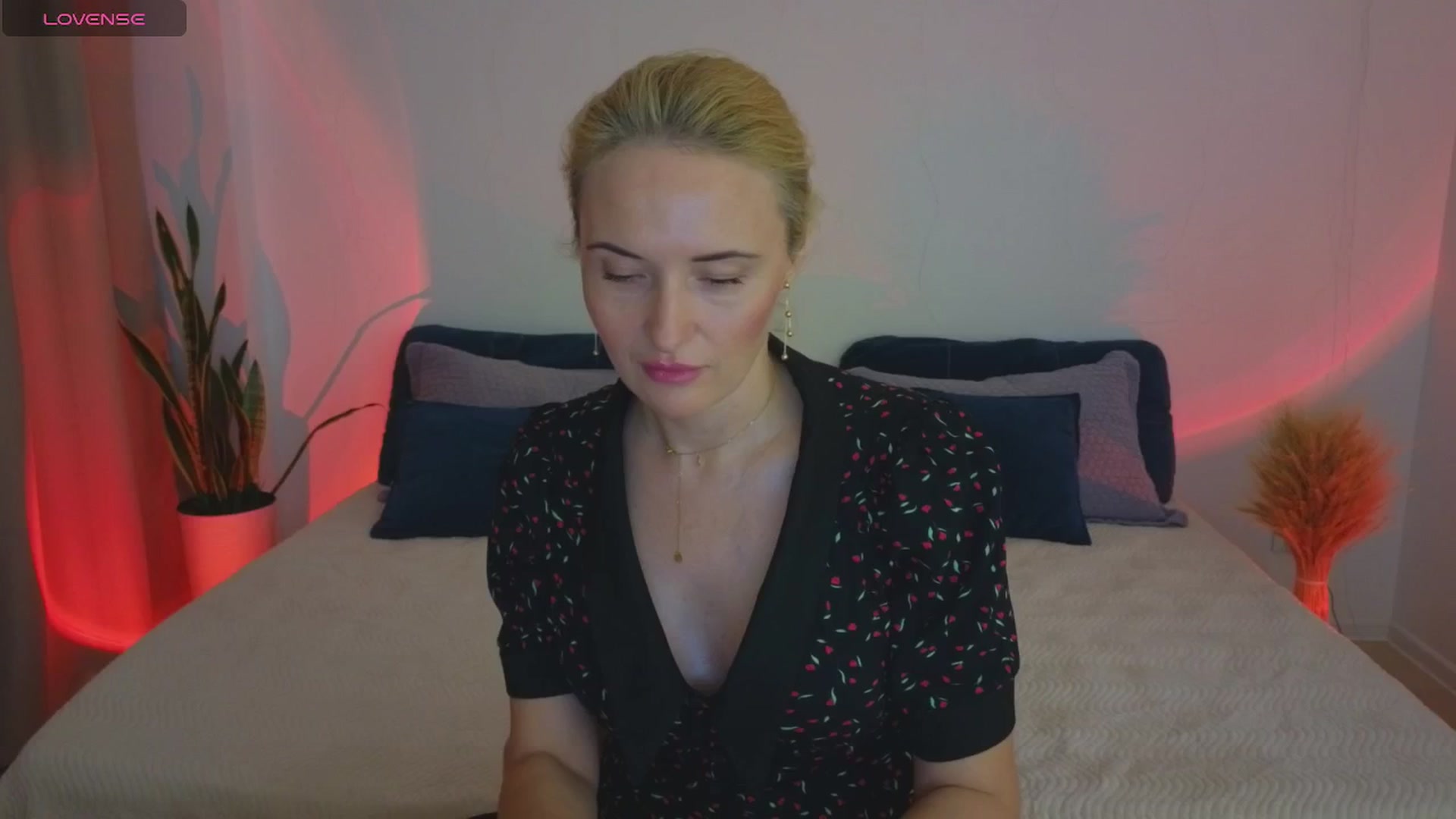 Gallery image thumbnail from AlisssaRose's myfreecams stream on, 07/06/2025, 22:26 image 11 of 20