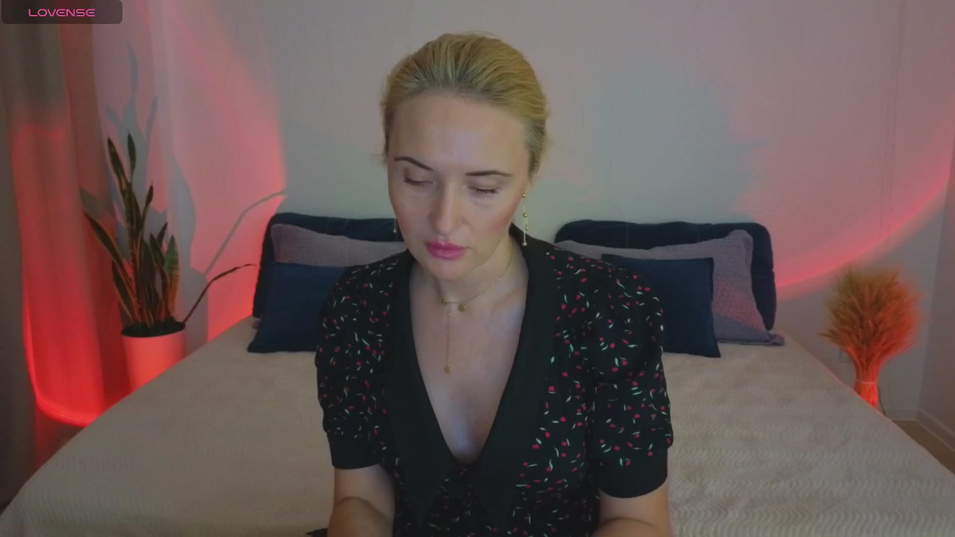 Gallery image thumbnail from AlisssaRose's myfreecams stream on, 07/06/2025, 22:26 image 14 of 20