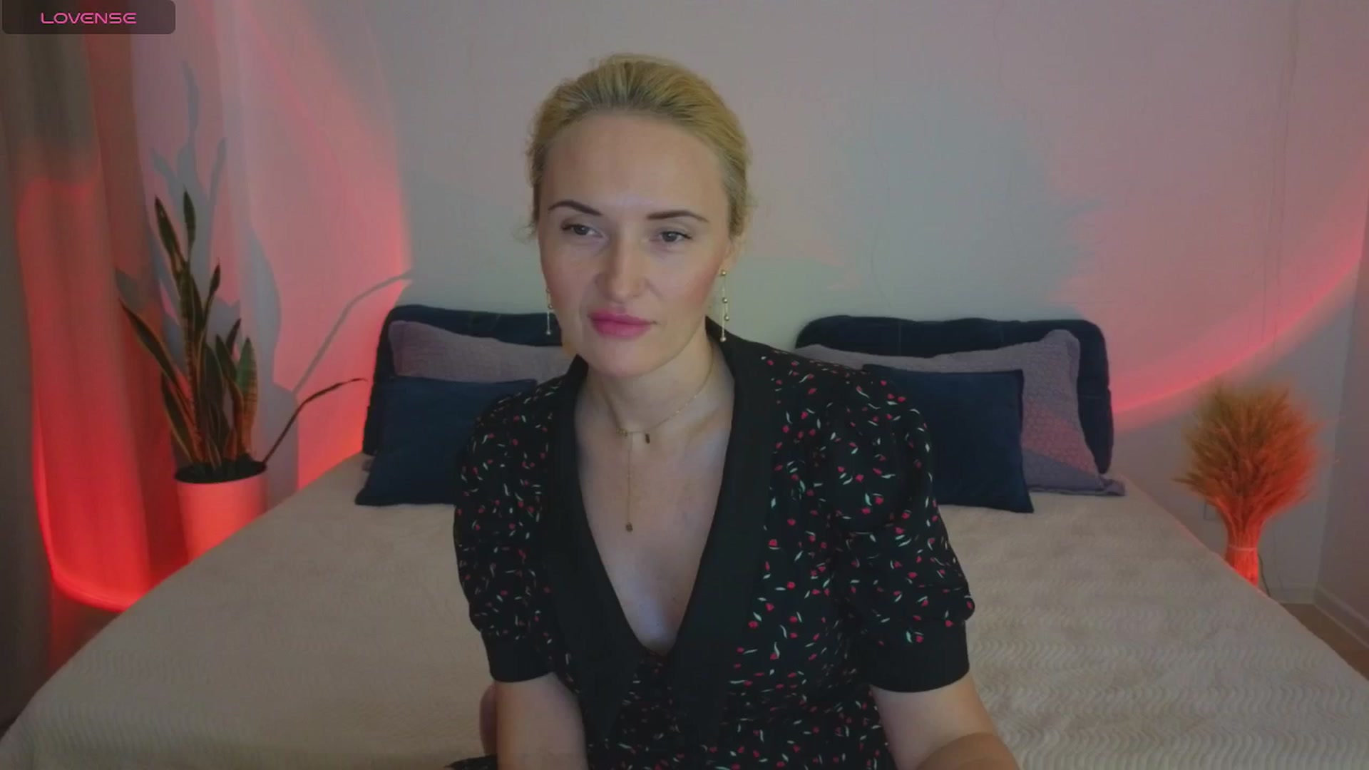 Gallery image thumbnail from AlisssaRose's myfreecams stream on, 07/06/2025, 22:26 image 16 of 20