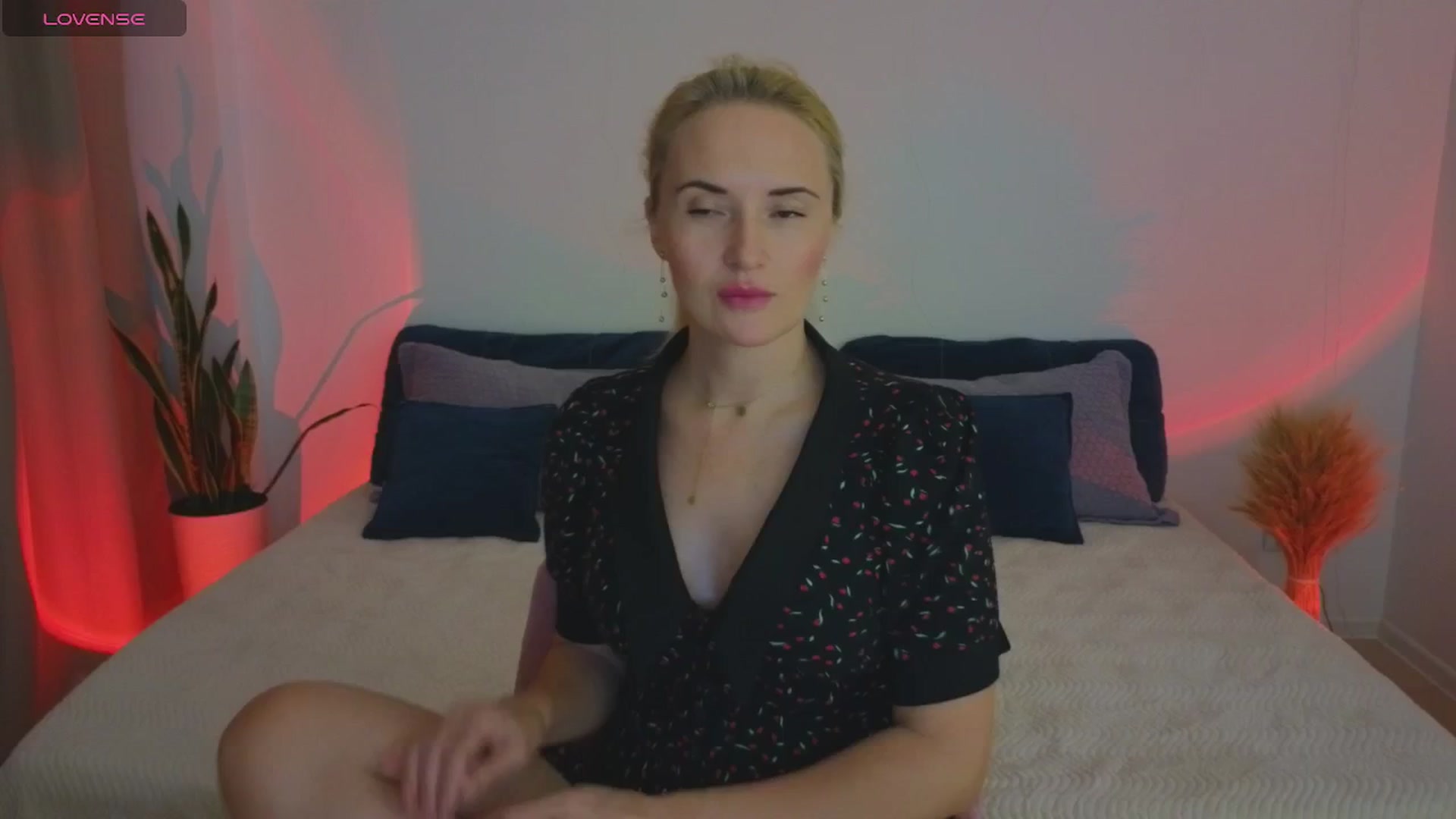 Gallery image thumbnail from AlisssaRose's myfreecams stream on, 07/06/2025, 22:26 image 4 of 20