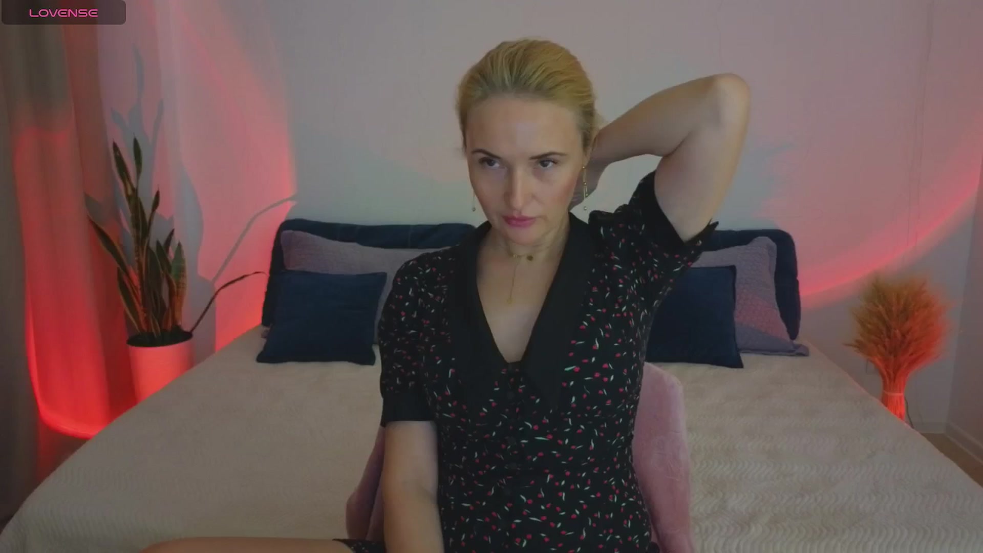 Gallery image thumbnail from AlisssaRose's myfreecams stream on, 07/06/2025, 22:26 image 18 of 20