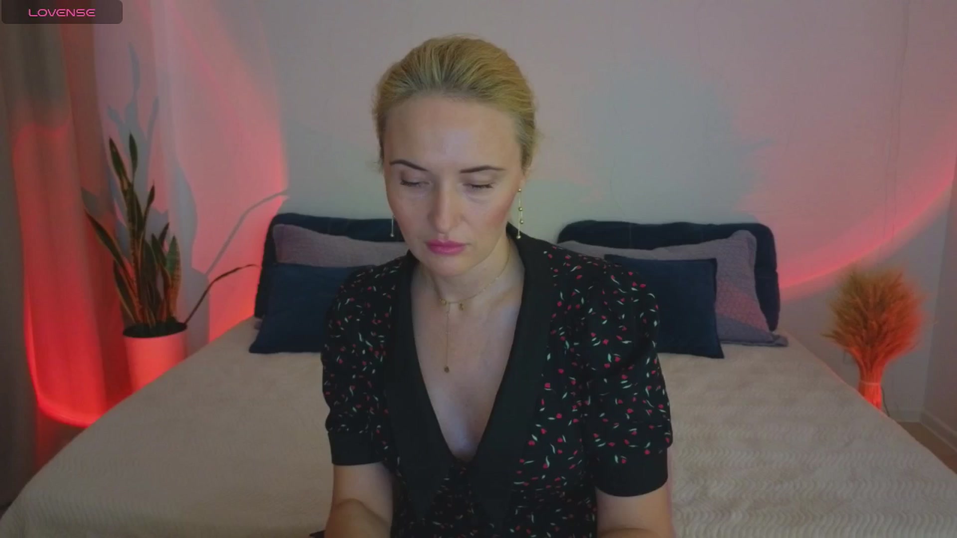 Gallery image thumbnail from AlisssaRose's myfreecams stream on, 07/06/2025, 22:26 image 15 of 20