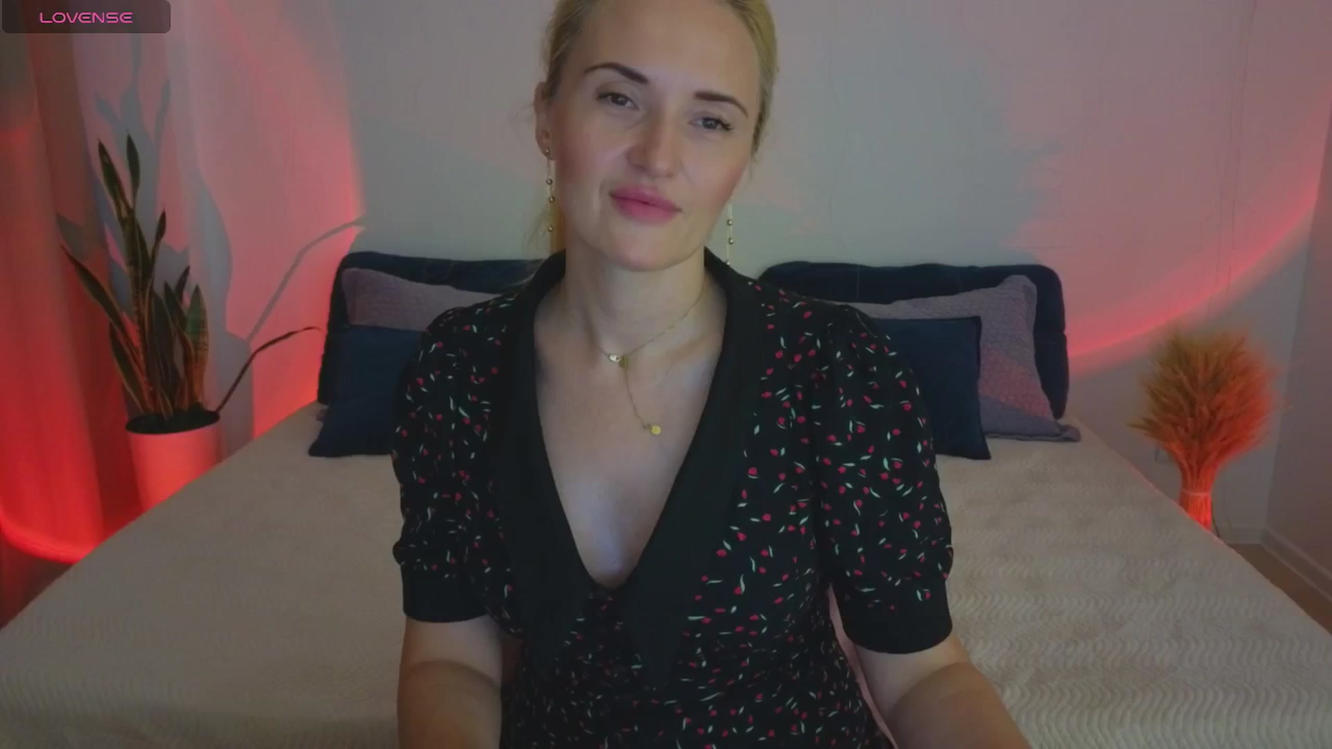 Gallery image thumbnail from AlisssaRose's myfreecams stream on, 07/06/2025, 23:08 image 12 of 20