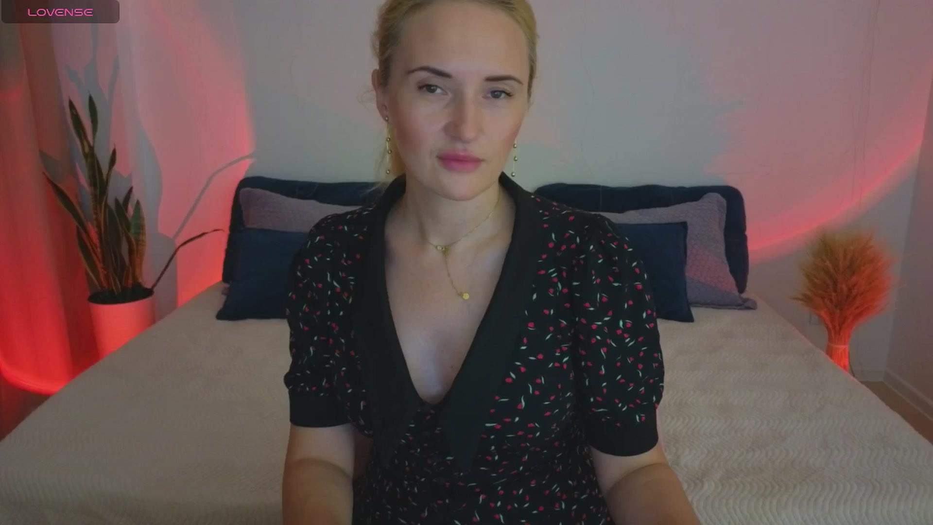 Gallery image thumbnail from AlisssaRose's myfreecams stream on, 07/06/2025, 23:08 image 15 of 20