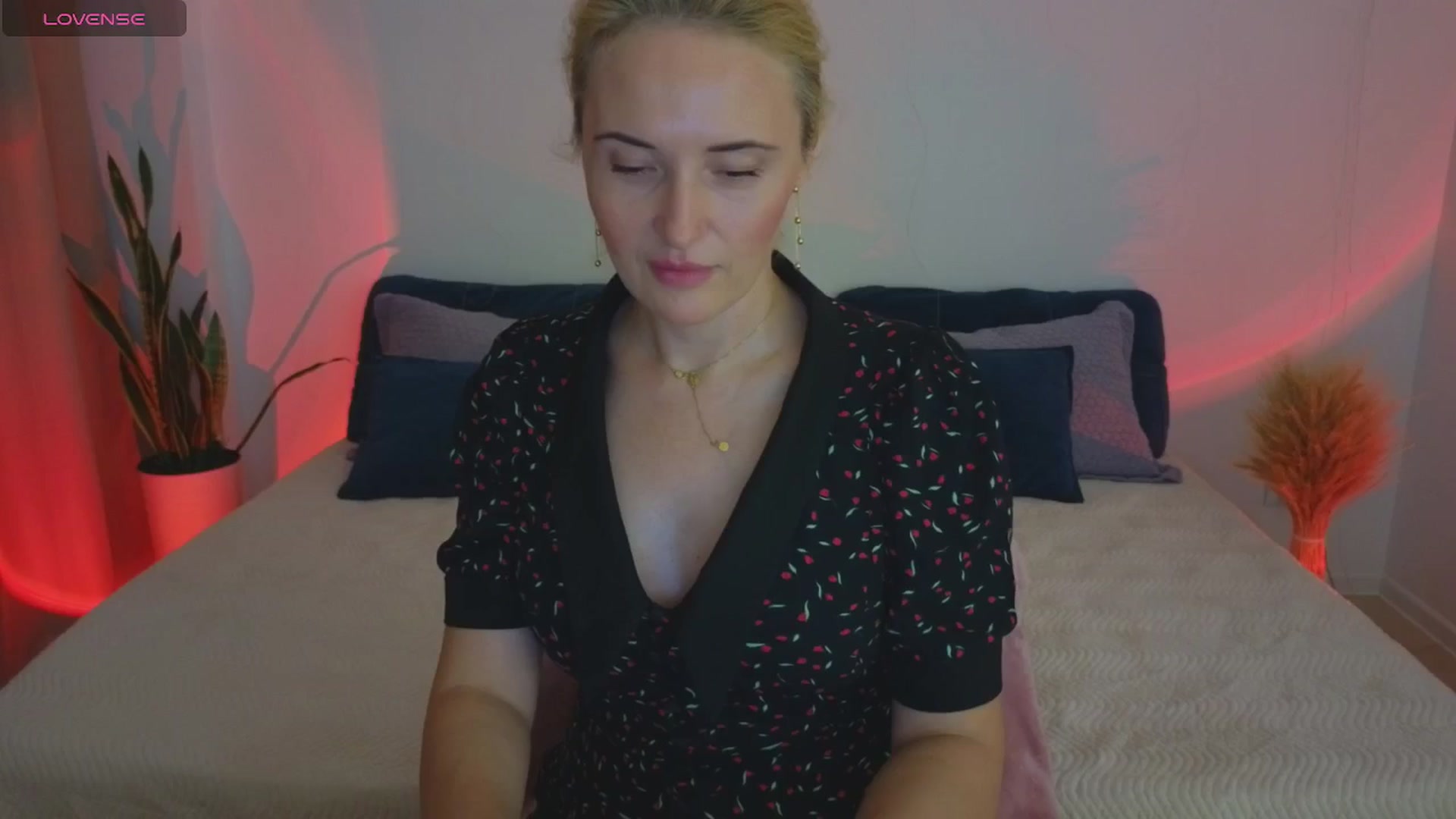 Gallery image thumbnail from AlisssaRose's myfreecams stream on, 07/06/2025, 23:08 image 11 of 20