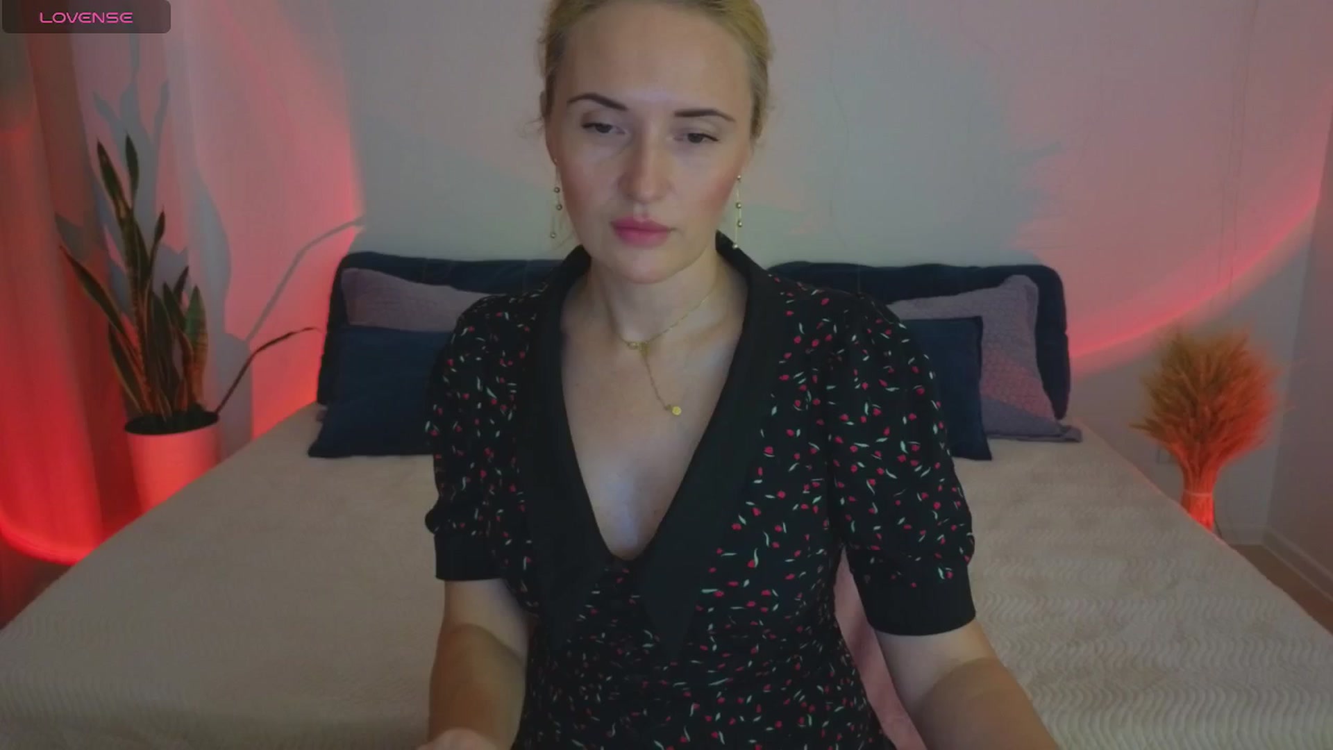 Gallery image thumbnail from AlisssaRose's myfreecams stream on, 07/06/2025, 23:08 image 10 of 20
