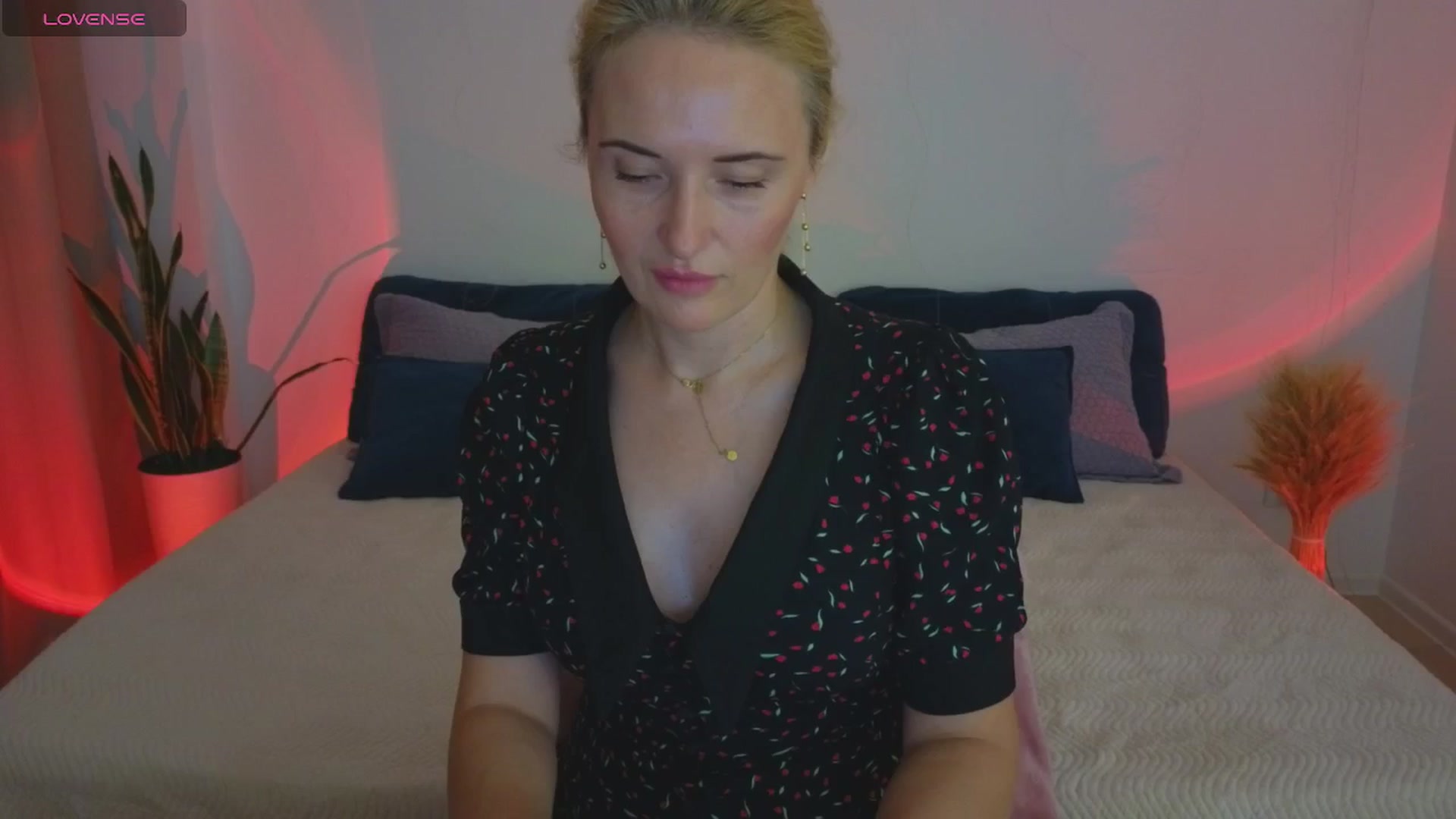 Gallery image thumbnail from AlisssaRose's myfreecams stream on, 07/06/2025, 23:08 image 14 of 20