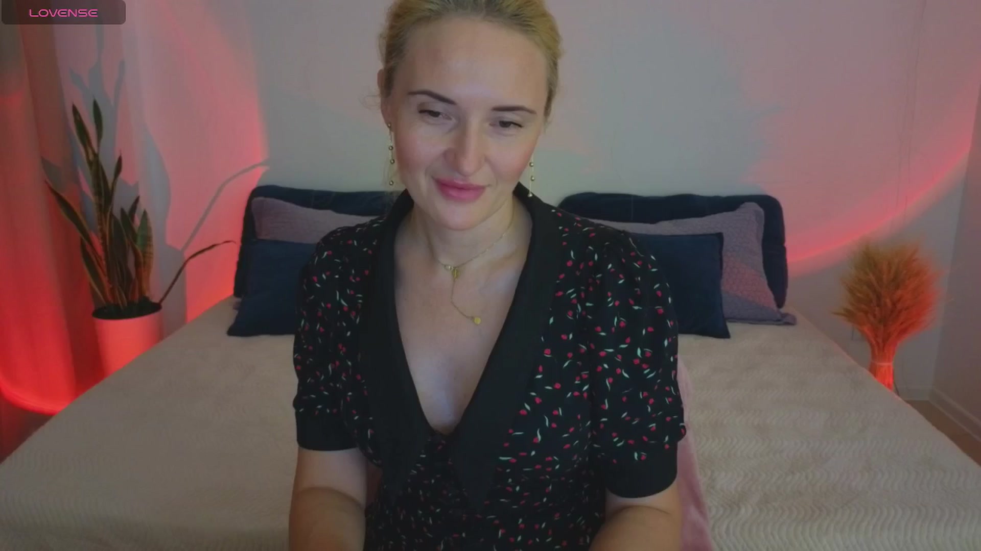 Gallery image thumbnail from AlisssaRose's myfreecams stream on, 07/06/2025, 23:08 image 19 of 20