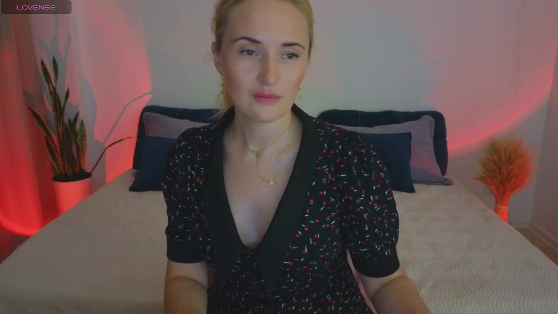 Gallery image thumbnail from AlisssaRose's myfreecams stream on, 07/06/2025, 23:08 image 18 of 20