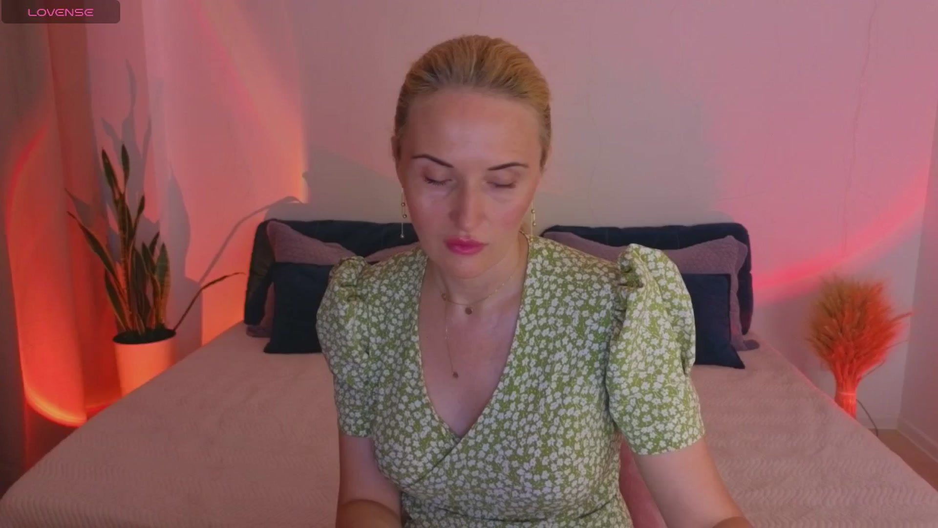 Gallery image thumbnail from AlisssaRose's myfreecams stream on, 07/07/2025, 23:40 image 1 of 20