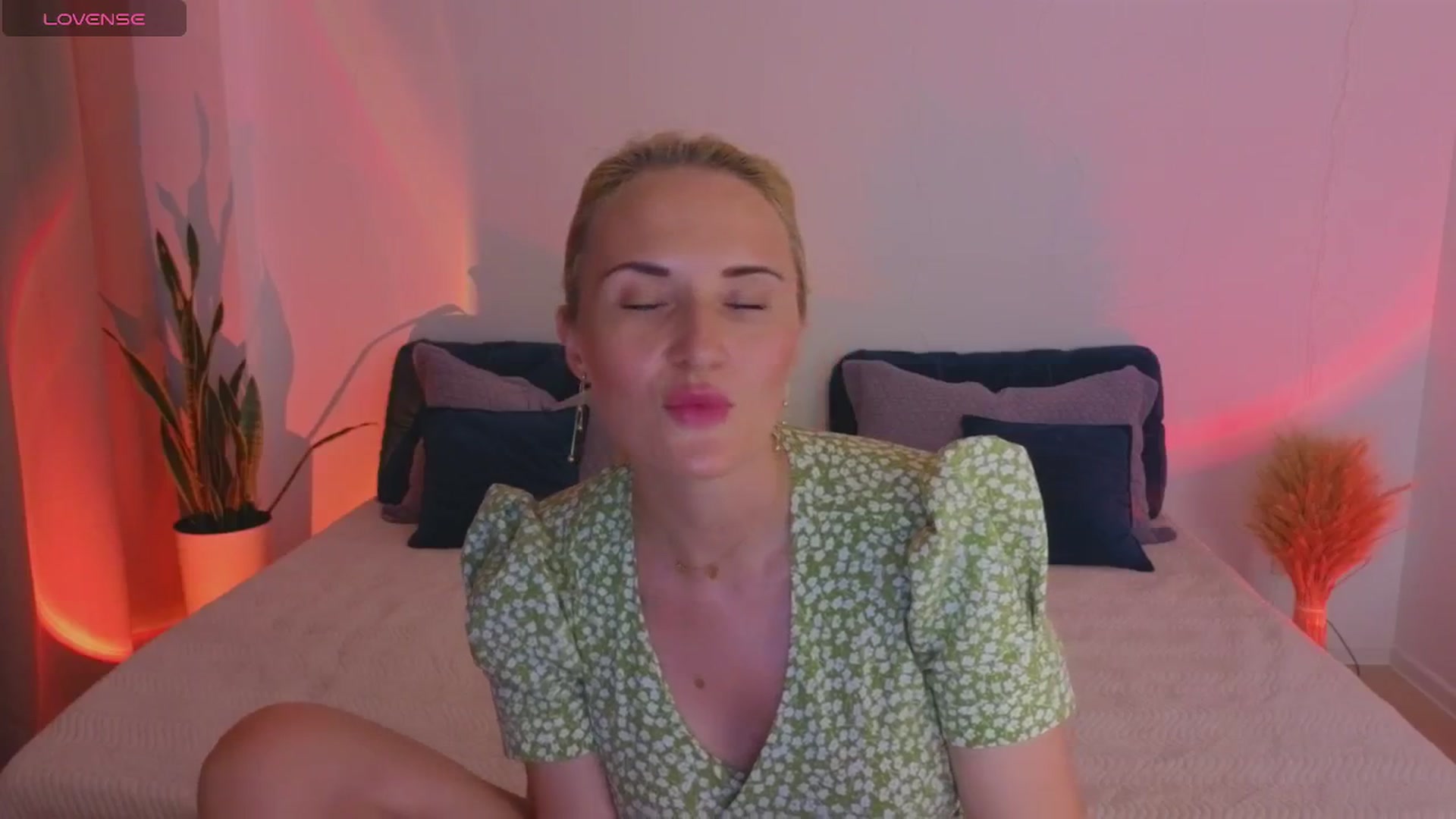 Gallery image thumbnail from AlisssaRose's myfreecams stream on, 07/07/2025, 23:40 image 19 of 20